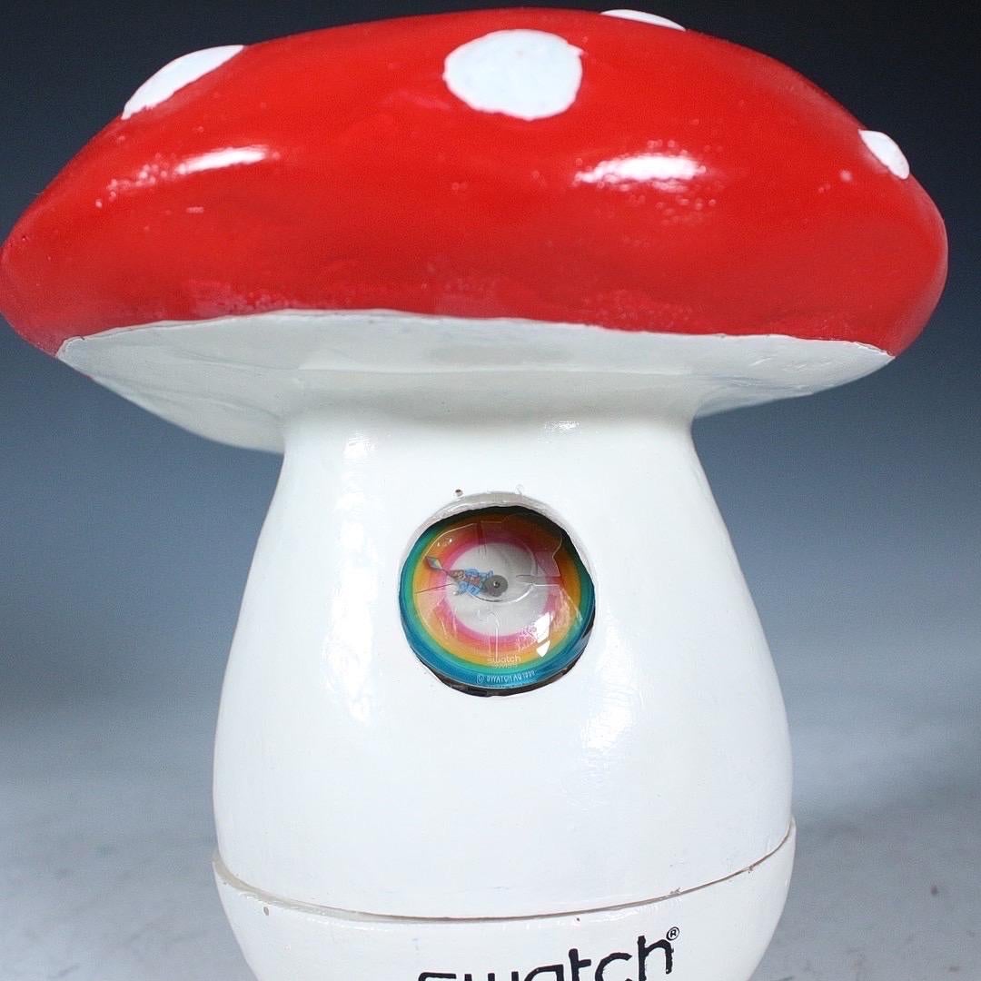 Gnomania The Club Special 1997 was created in a limited and numbered edition of 19,999 pieces, available only for Swatch The Club members in a special package inspired by the poisonous and hallucinogenic Amanita muscaria. It glows in the dark, the