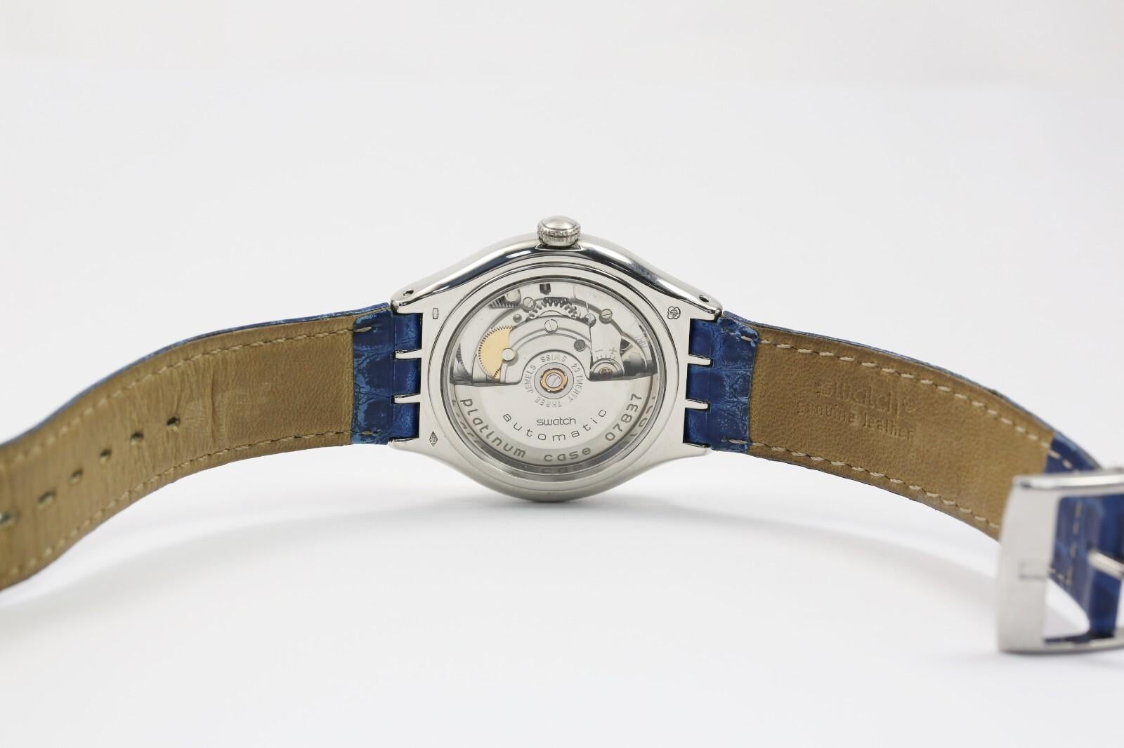 Reloj Swatch Vintage Tresor Magique Platino con estuche de presentación en venta 8