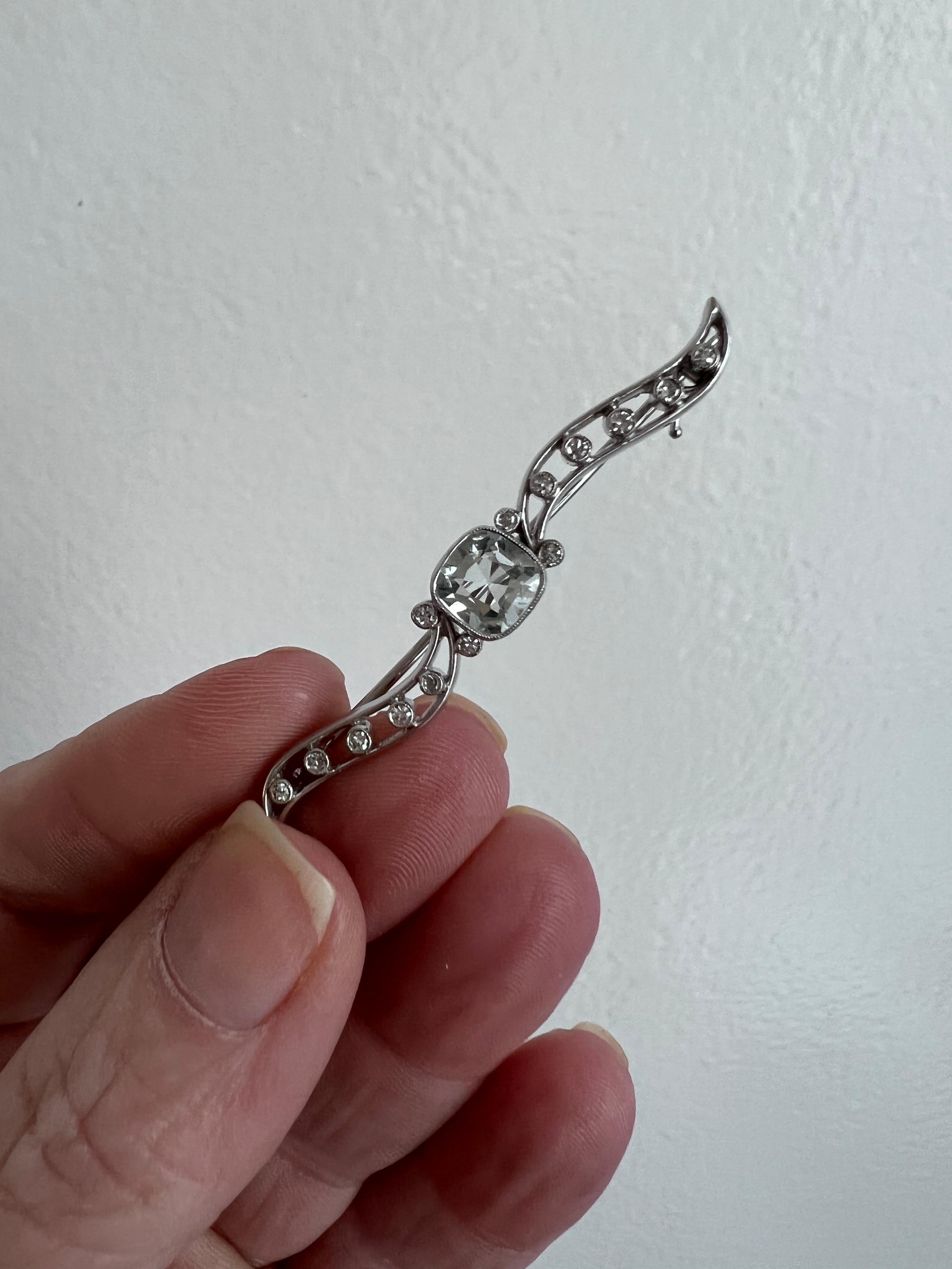 Vintage Swedish 18K White Gold Diamond and Aquamarine Wave Pin/ Brooch - 1.67ct In Good Condition In San Francisco, CA