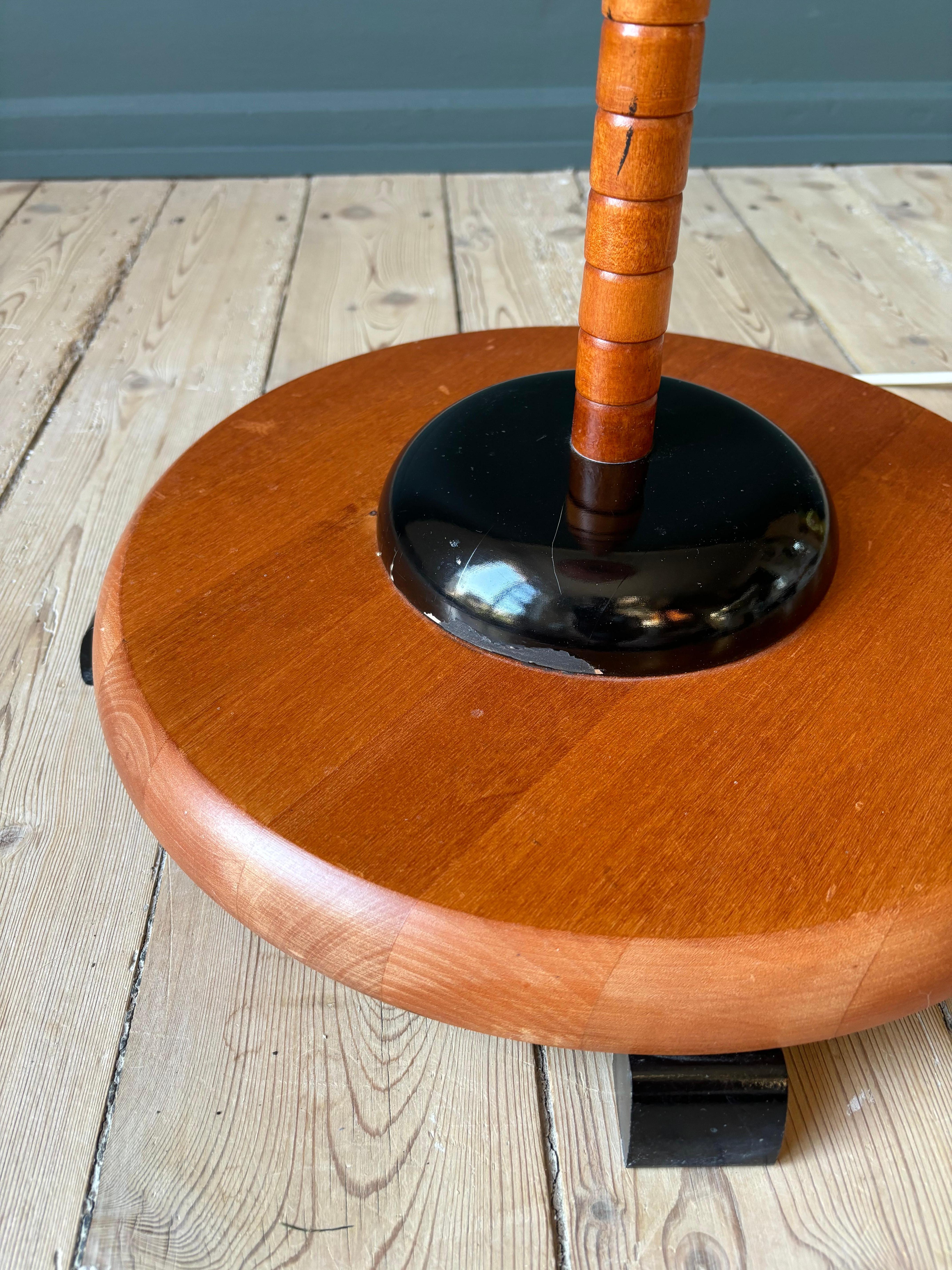 Lampadaire suédois Markslöjd en bois de style Art déco, années 1960 en vente 1