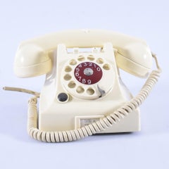 Vieux téléphone de table suédois en bakélite
