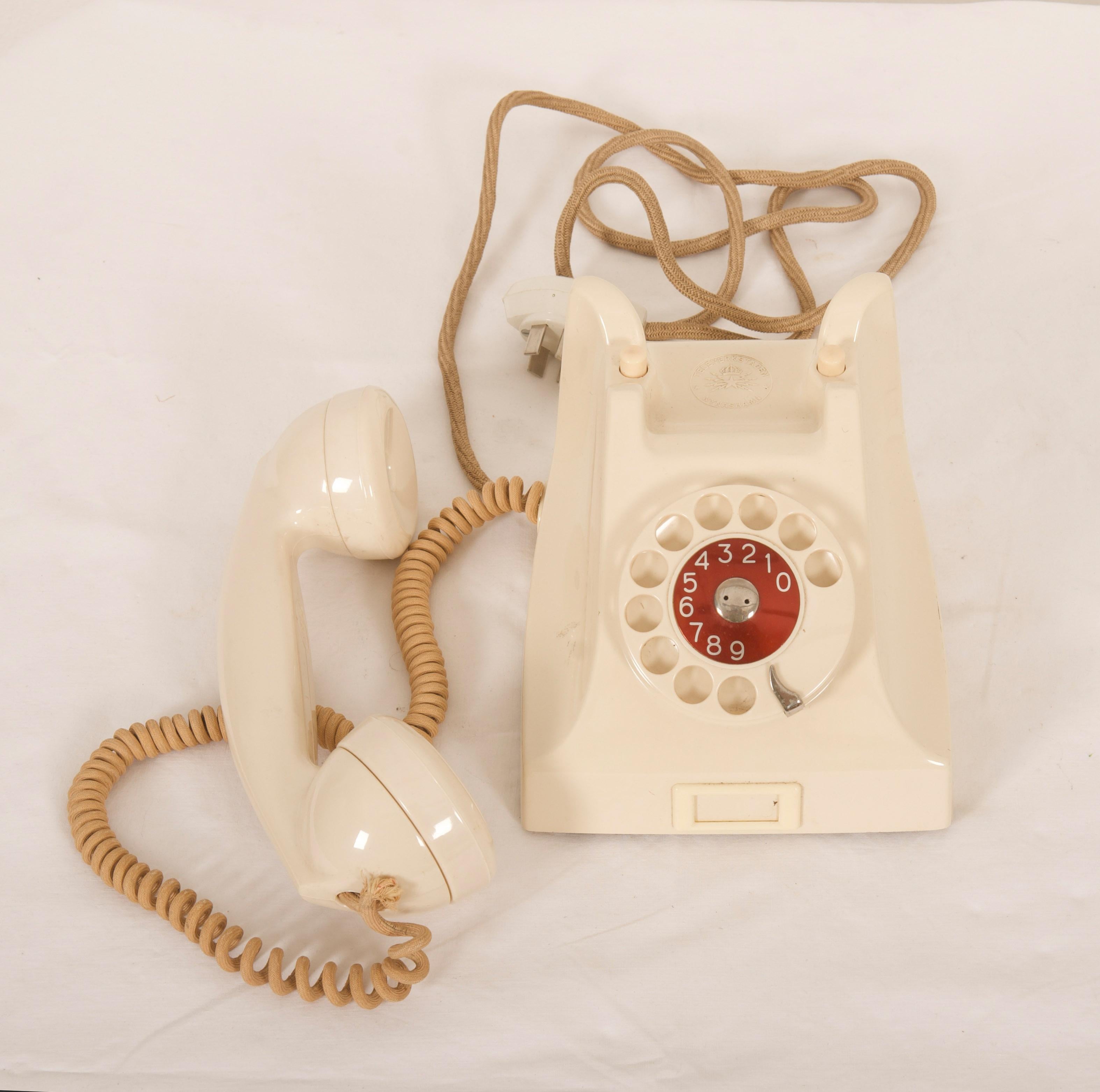 Schwedischer Beigefarbener Bakelit-Tisch Phone, Vintage (Mitte des 20. Jahrhunderts) im Angebot