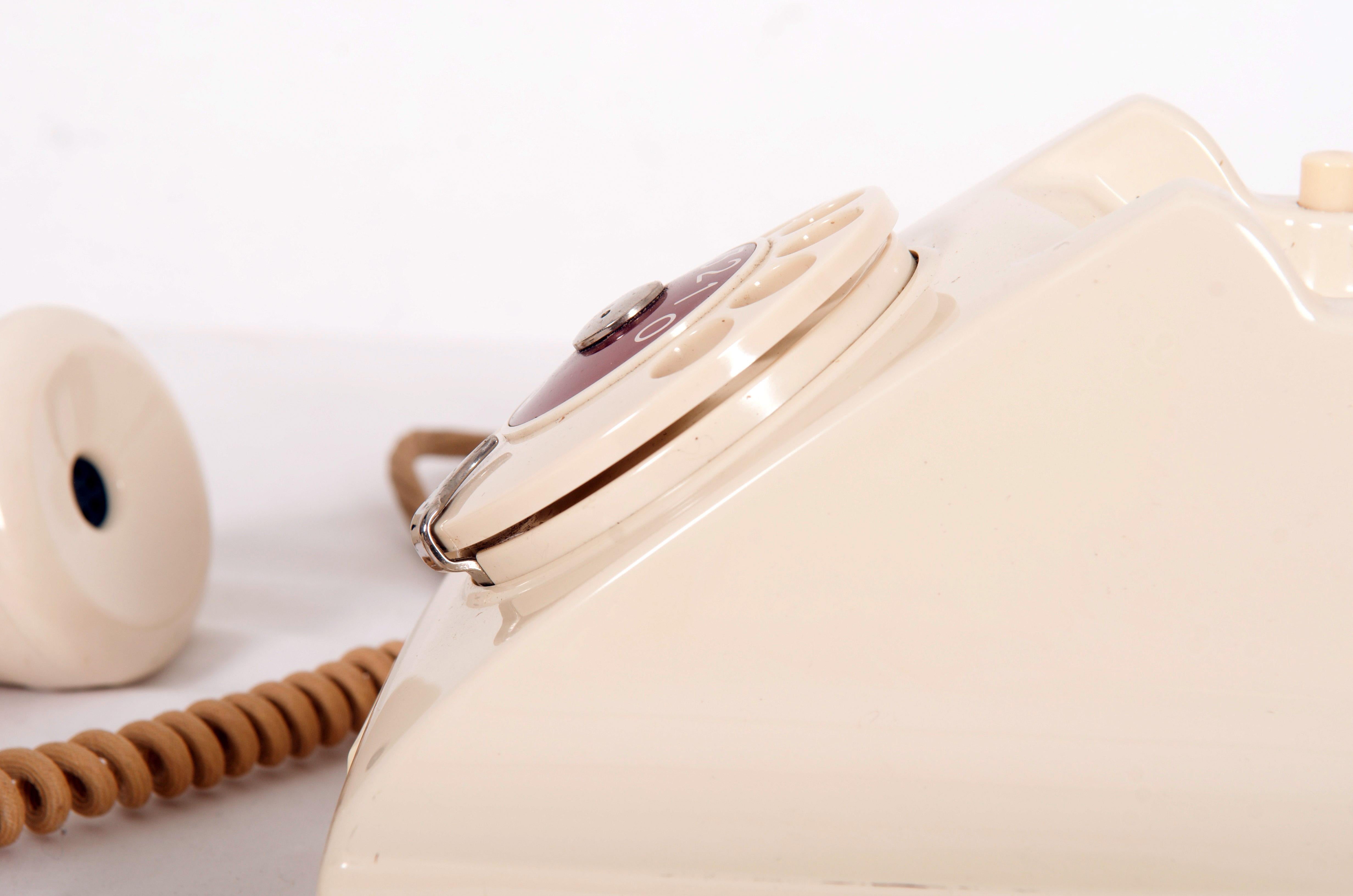 Milieu du XXe siècle Phone suédois vintage de table en bakélite beige en vente