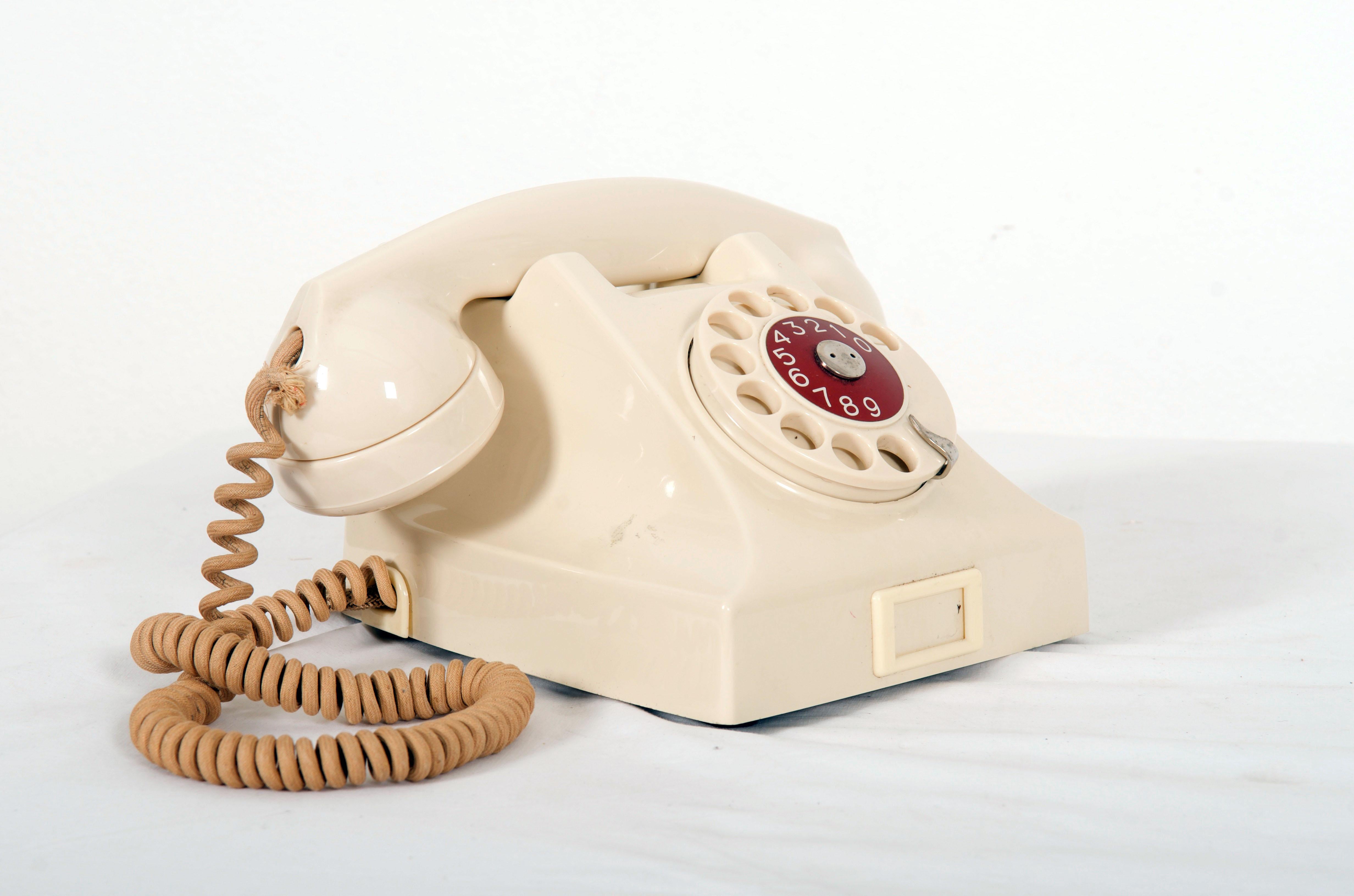 Schwedischer Beigefarbener Bakelit-Tisch Phone, Vintage im Angebot 2