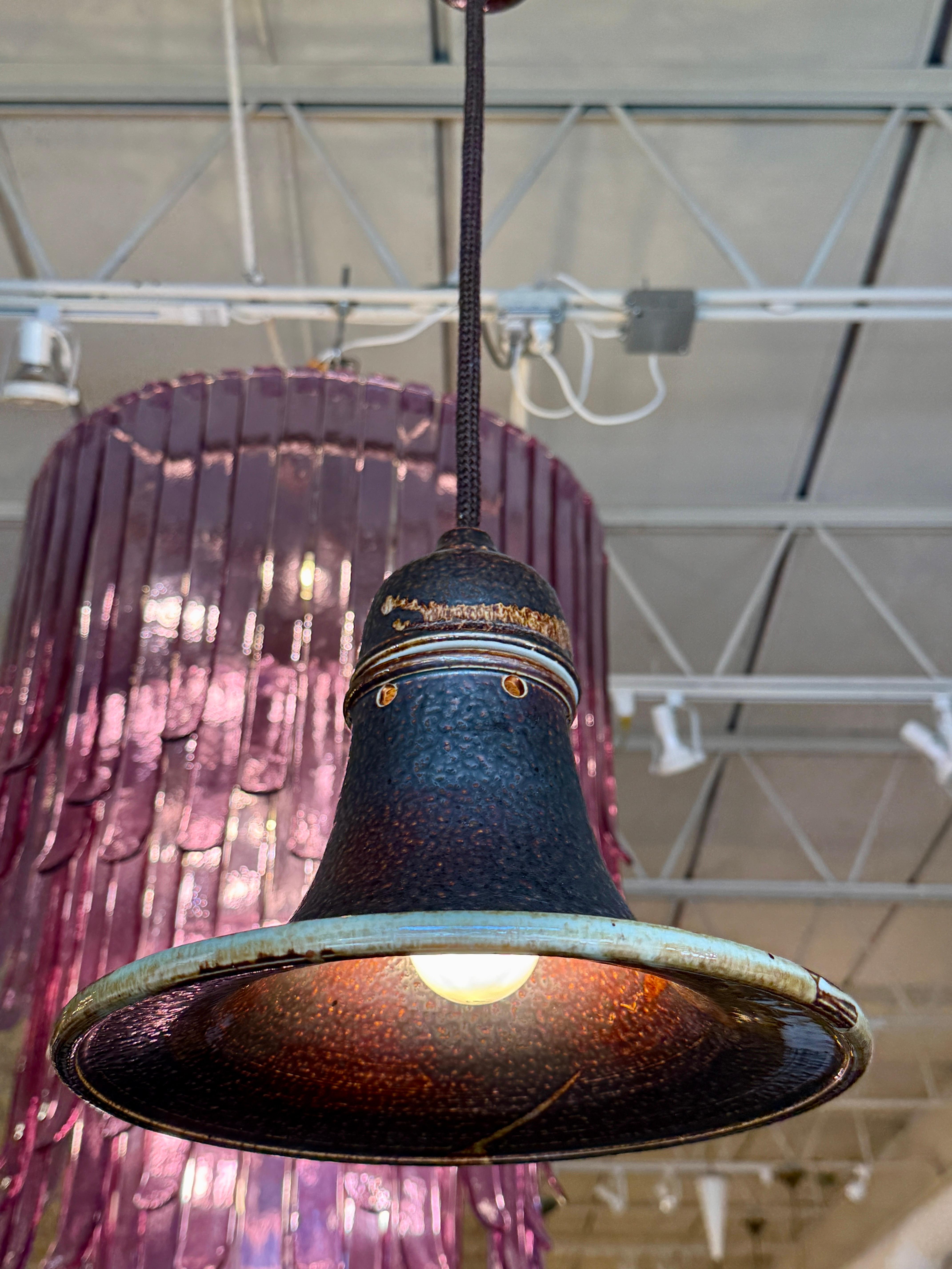 Lights pendantes suédoises en céramique en forme de cloche en vente 4