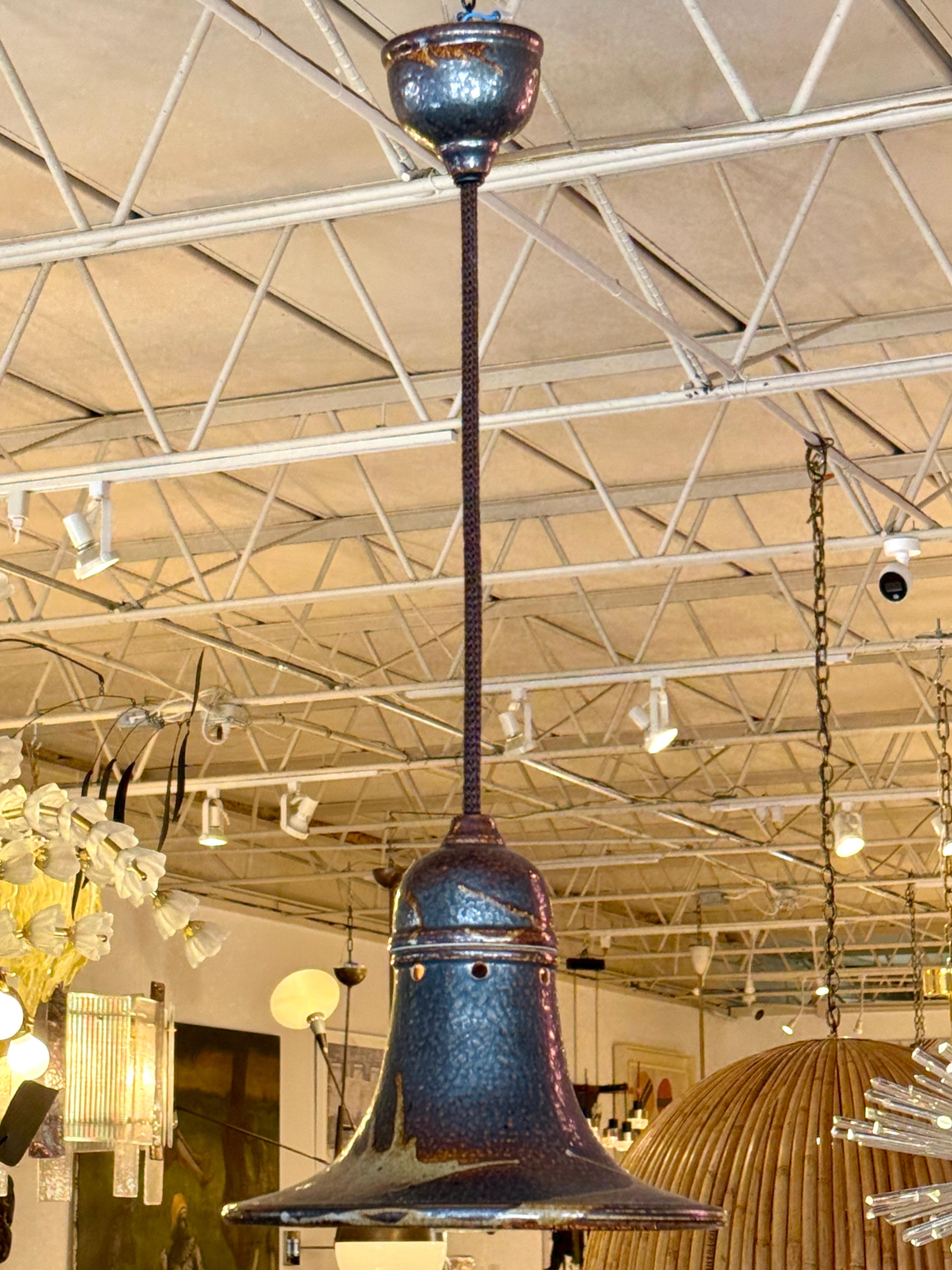 Lights pendantes suédoises en céramique en forme de cloche en vente 6