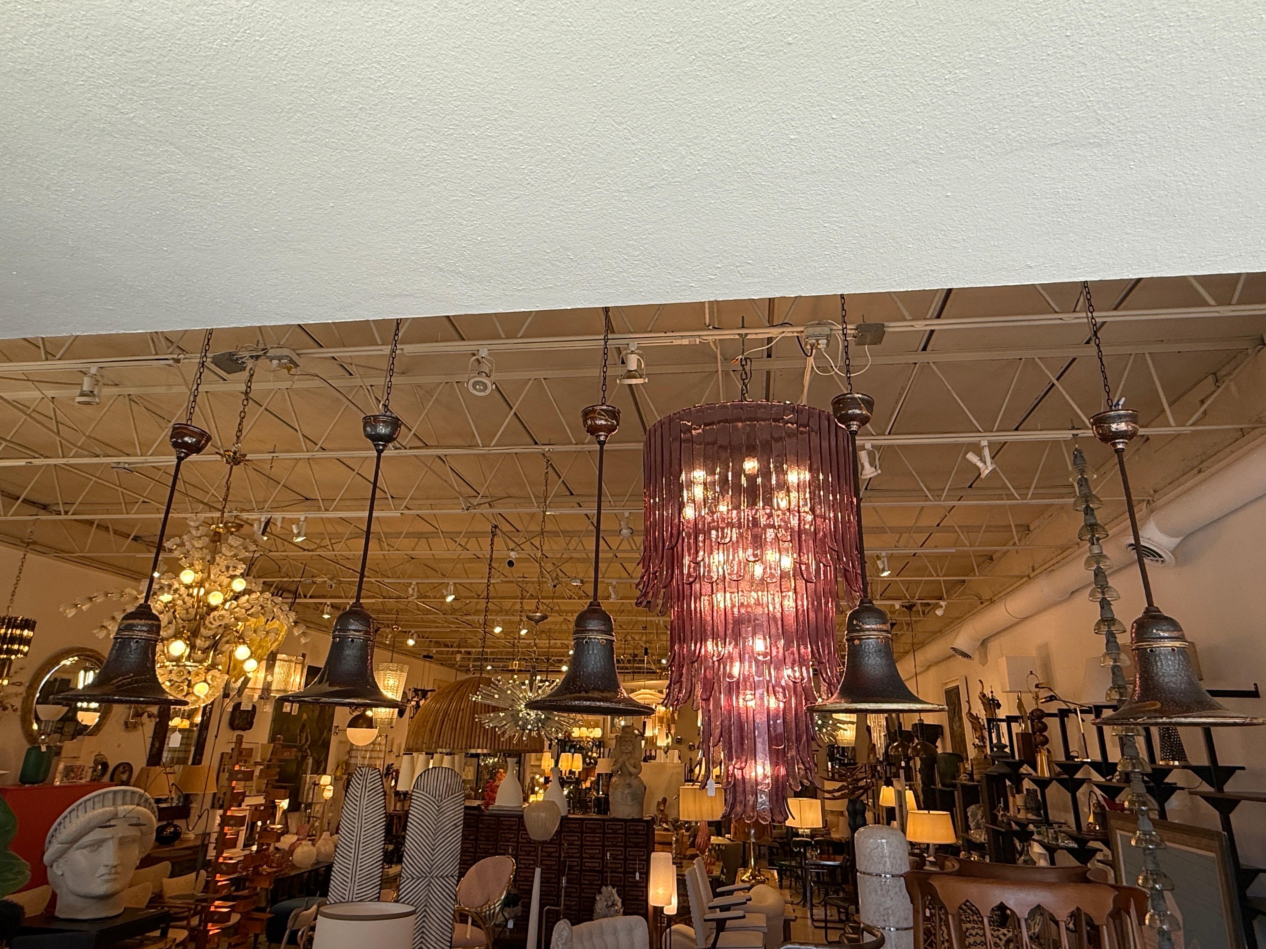 Scandinave moderne Lights pendantes suédoises en céramique en forme de cloche en vente