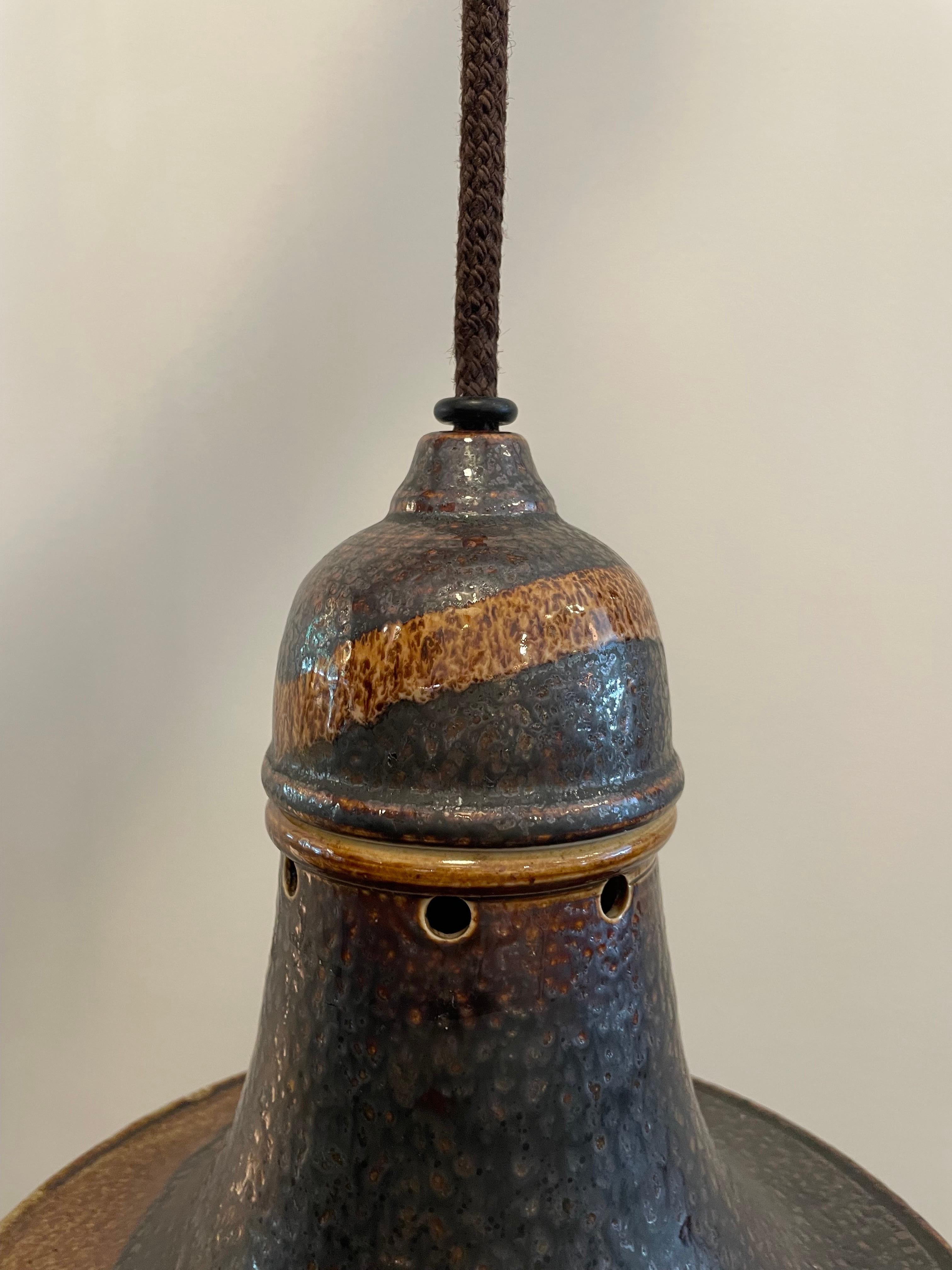 Suédois Lights pendantes suédoises en céramique en forme de cloche en vente