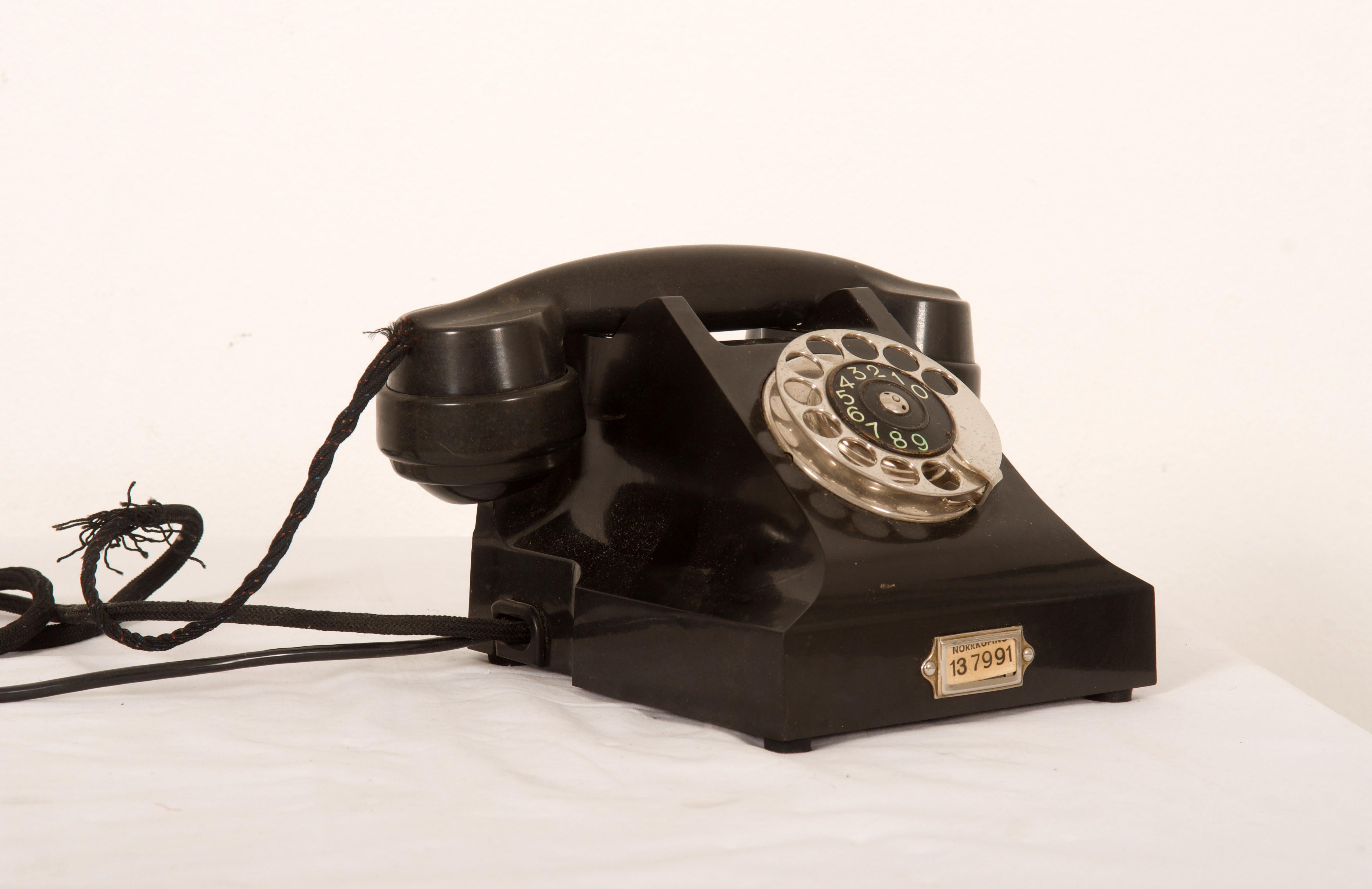 Vintage Swedish Black Bakelite Table Phone For Sale 4