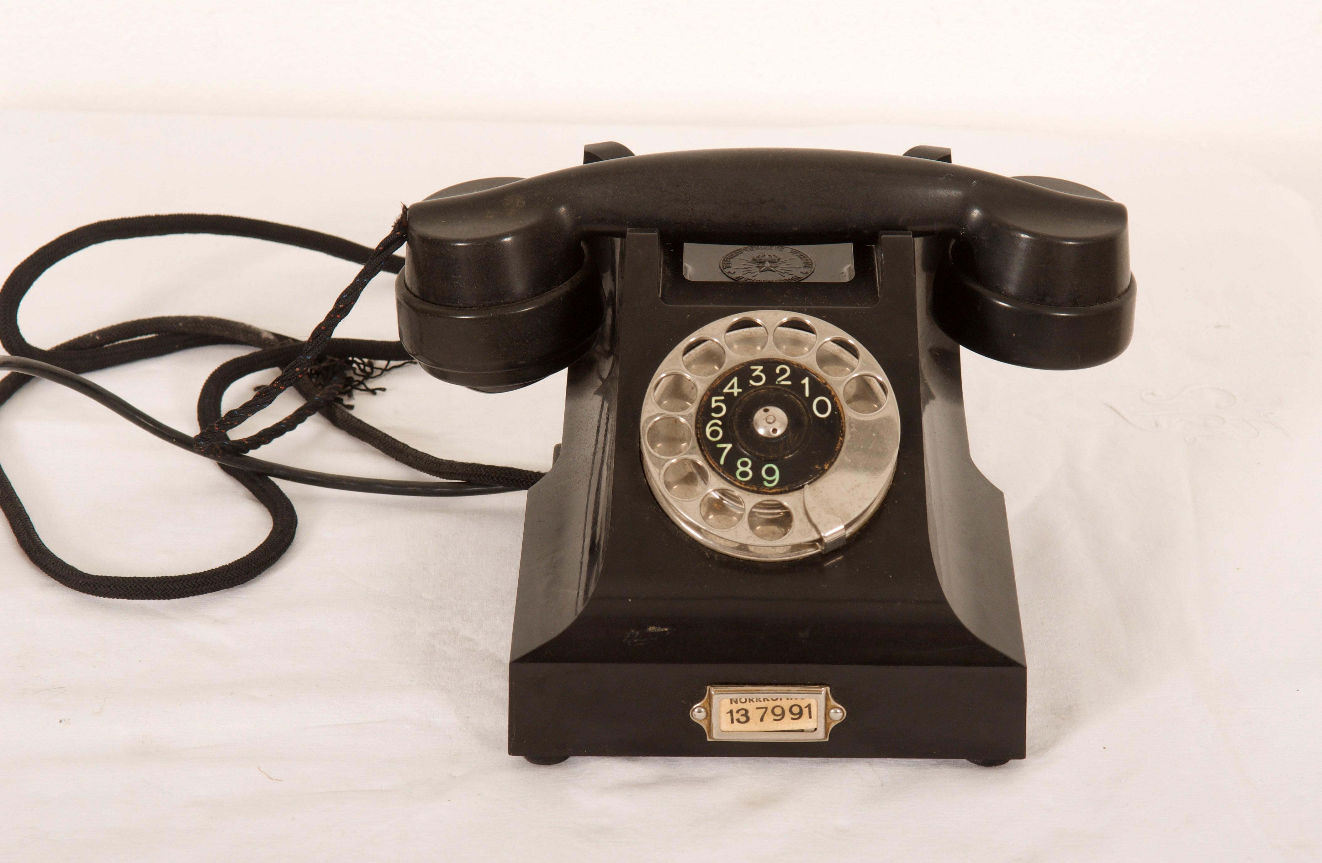 Mid-Century Modern Phone suédois vintage de table en bakélite noire en vente