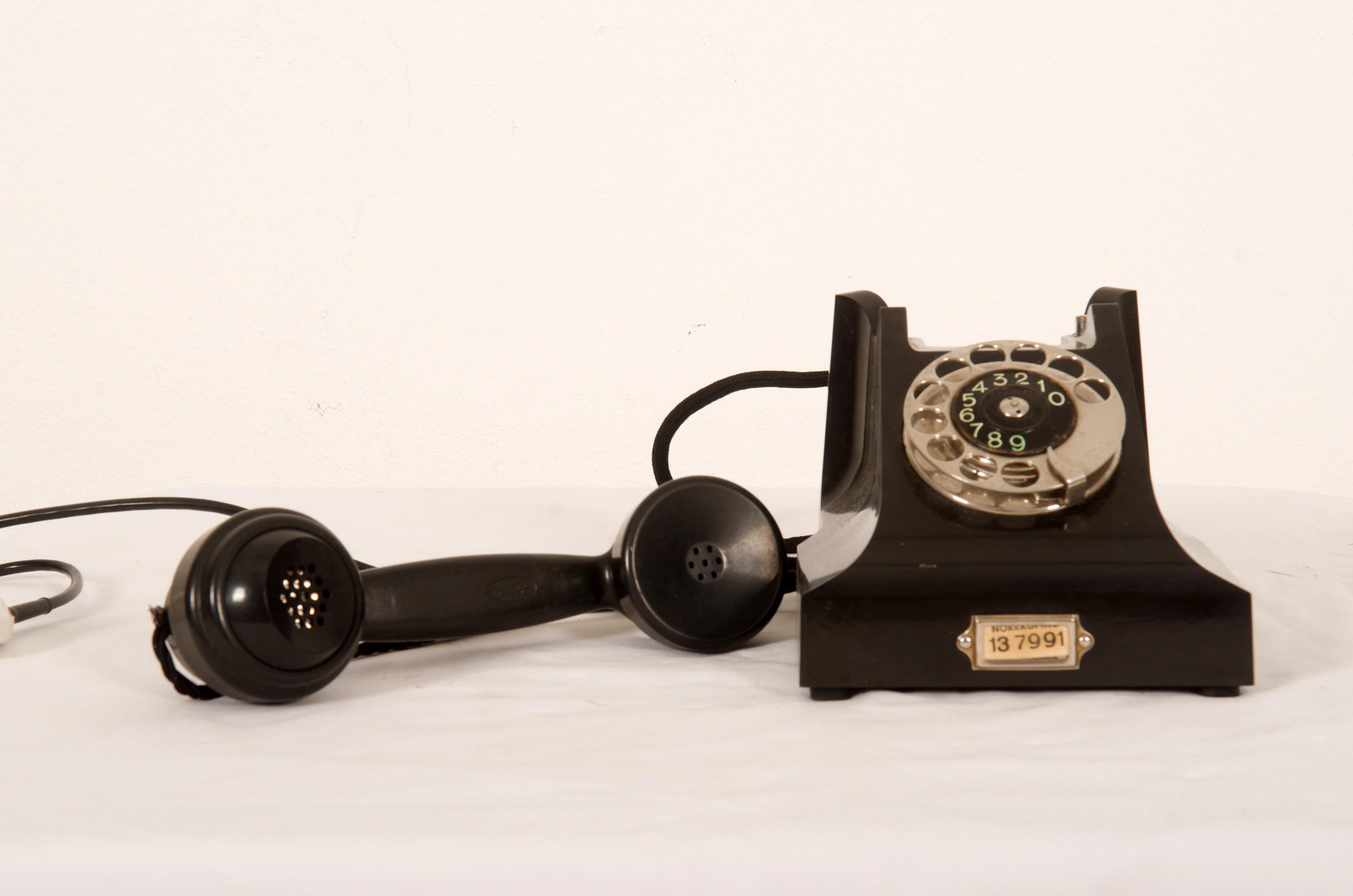 Vintage Swedish Black Bakelite Table Phone For Sale 1