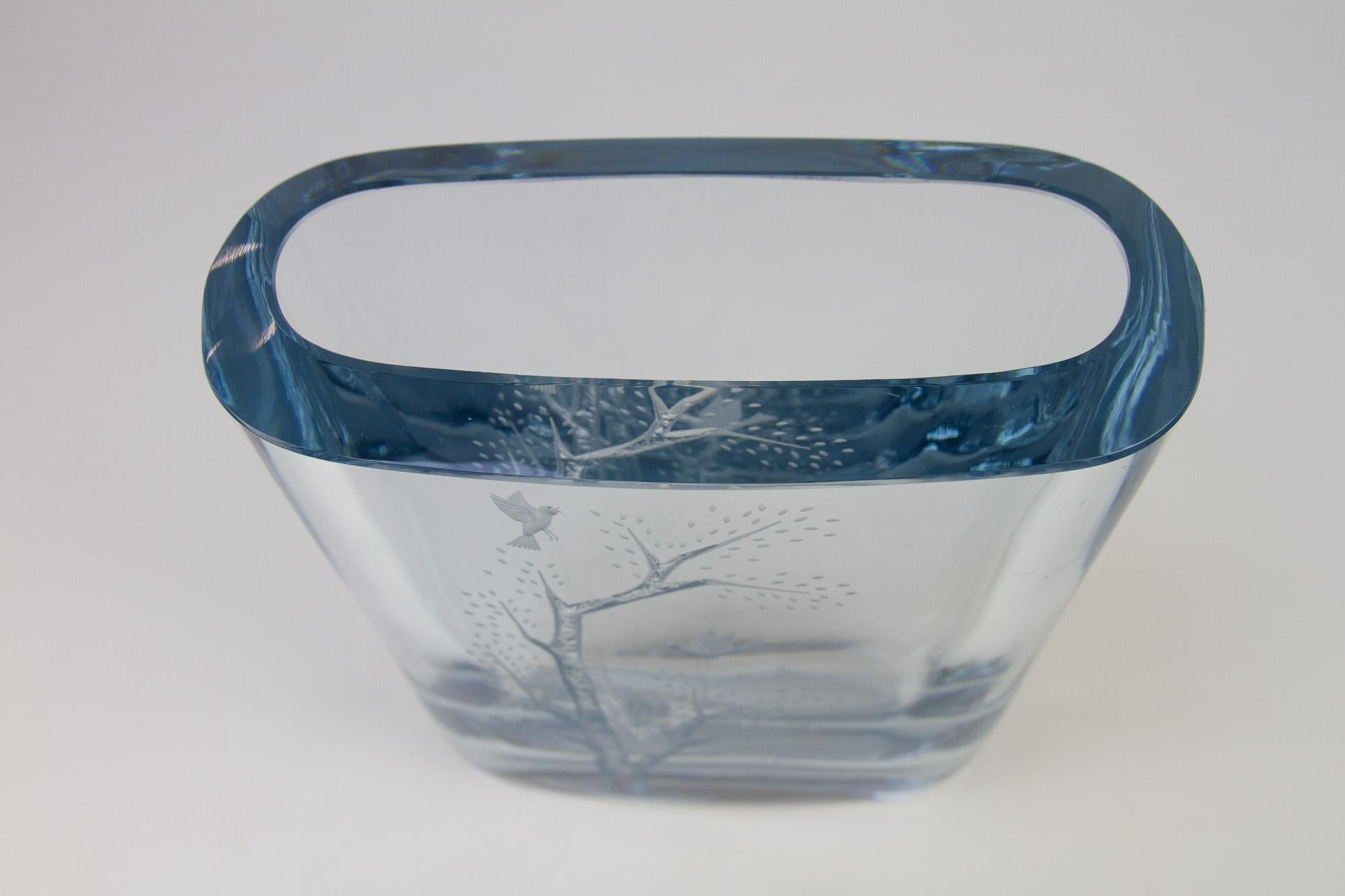 Vase vintage en cristal bleu suédois par Asta Strömberg pour Strömbergshyttan, 1950.  en vente 3