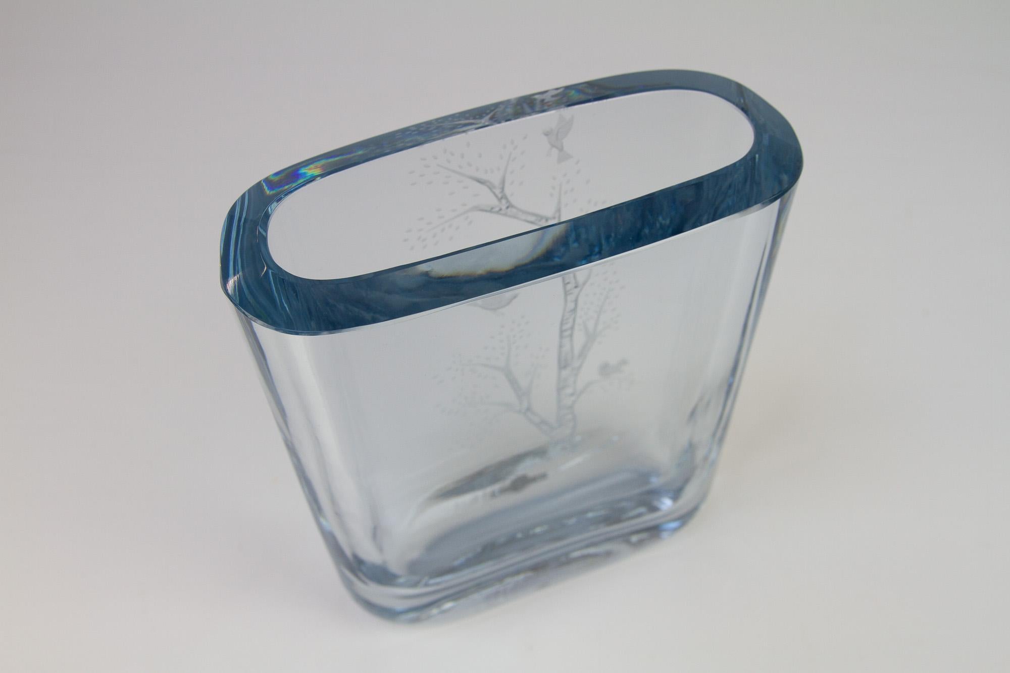 Vase vintage en cristal bleu suédois par Asta Strömberg pour Strömbergshyttan, 1950.  en vente 4