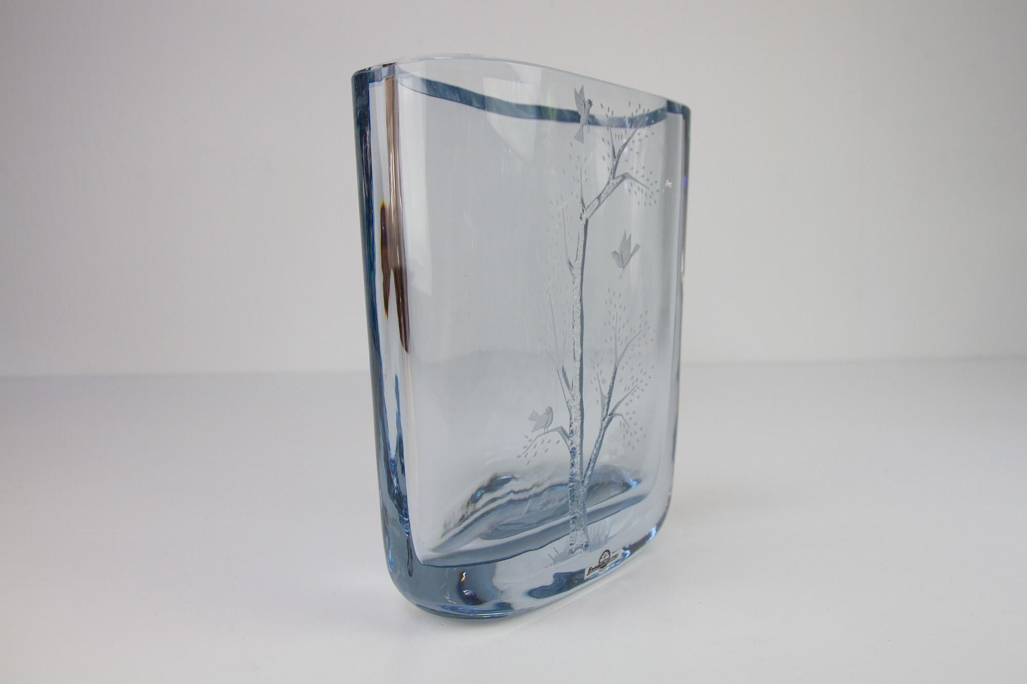 Mid-Century Modern Vase vintage en cristal bleu suédois par Asta Strömberg pour Strömbergshyttan, 1950.  en vente