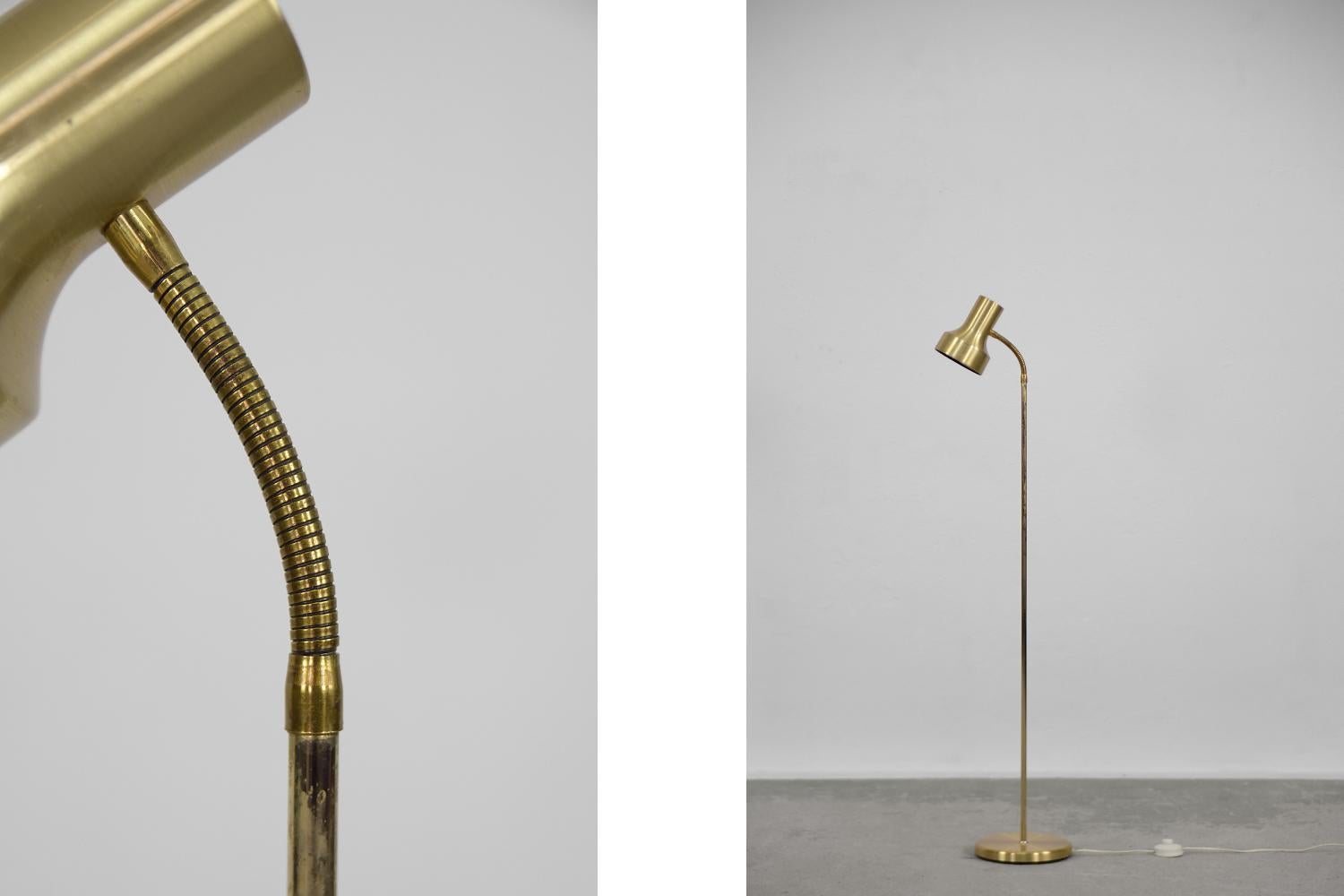 Midcentury Swedish in Gold Brass Floor Lamp from Montör, Original Vintage, 1970s In Good Condition For Sale In Warszawa, Mazowieckie