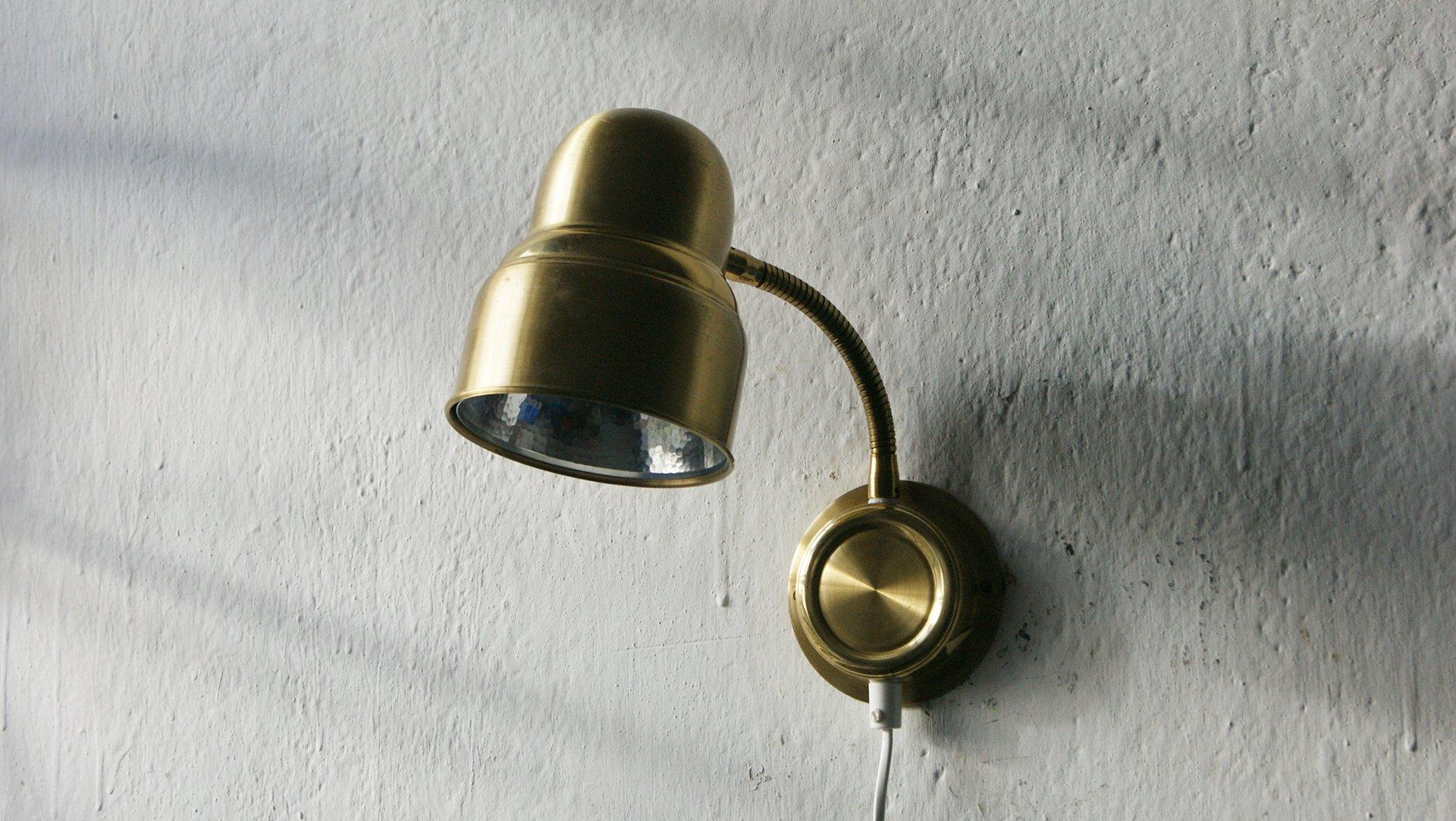 Lámpara sueca EWÅ Belysning
es de latón con reflector de aluminio.

La lámpara tiene las mejores características: funcionalidad y elegancia.
Proporciona una luz cómoda y acogedora.
Será perfecta como lámpara de lectura.
Lámpara muy flexible y