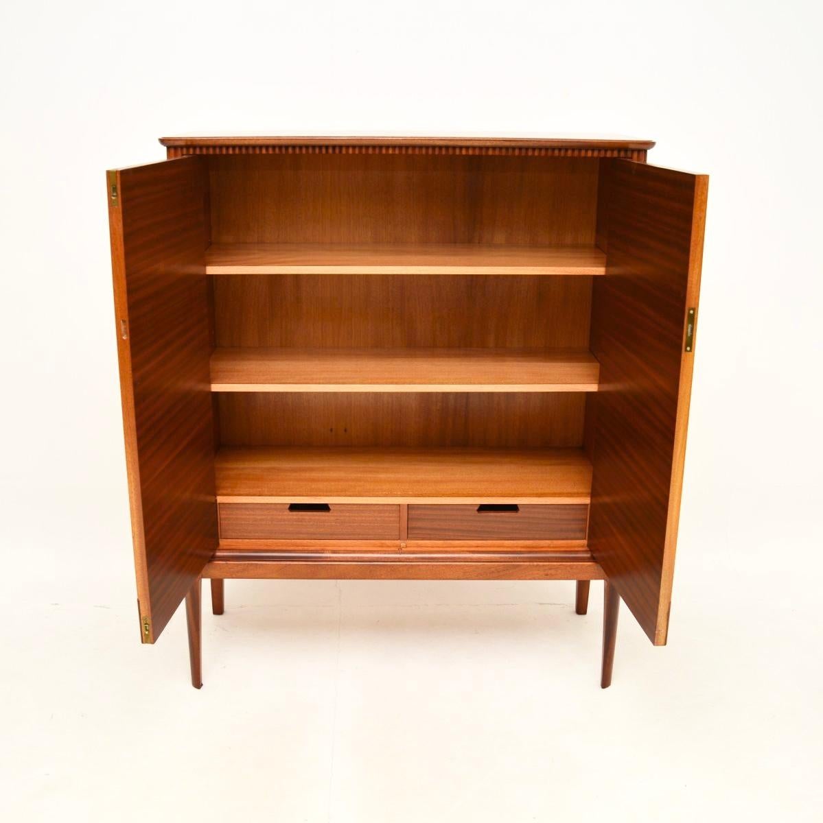 Schwedischer Vintage-Schrank von Erik Mattsson im Zustand „Gut“ in London, GB