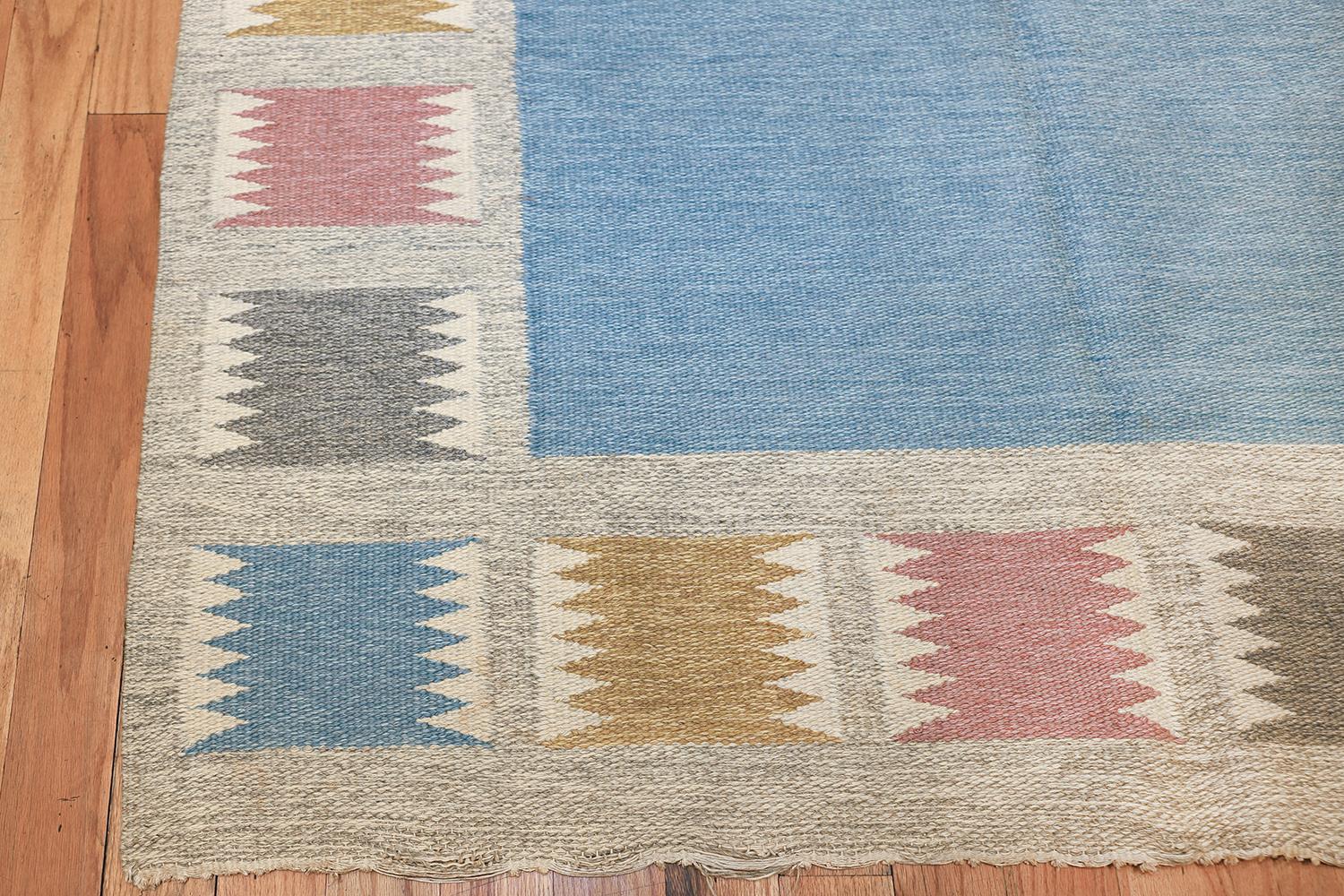 Vintage Swedish Carpet by Birgitta Söderkvist. Size: 5 ft 5 in x 7 ft 9 in In Excellent Condition For Sale In New York, NY