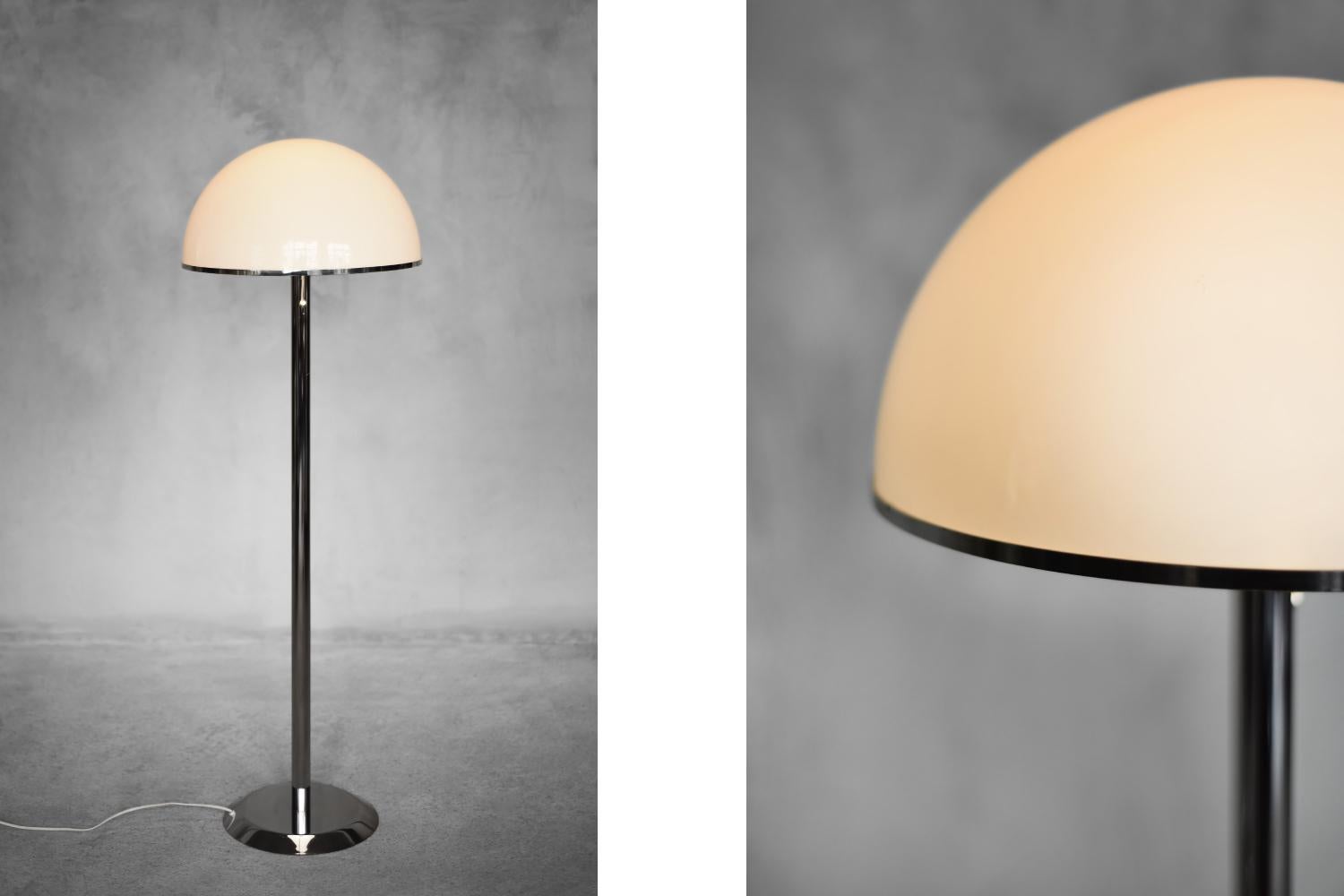 Vintage Swedish Chrome and White Acrylic Floor Lamp from Nybro Armaturfabrik Bon état - En vente à Warszawa, Mazowieckie