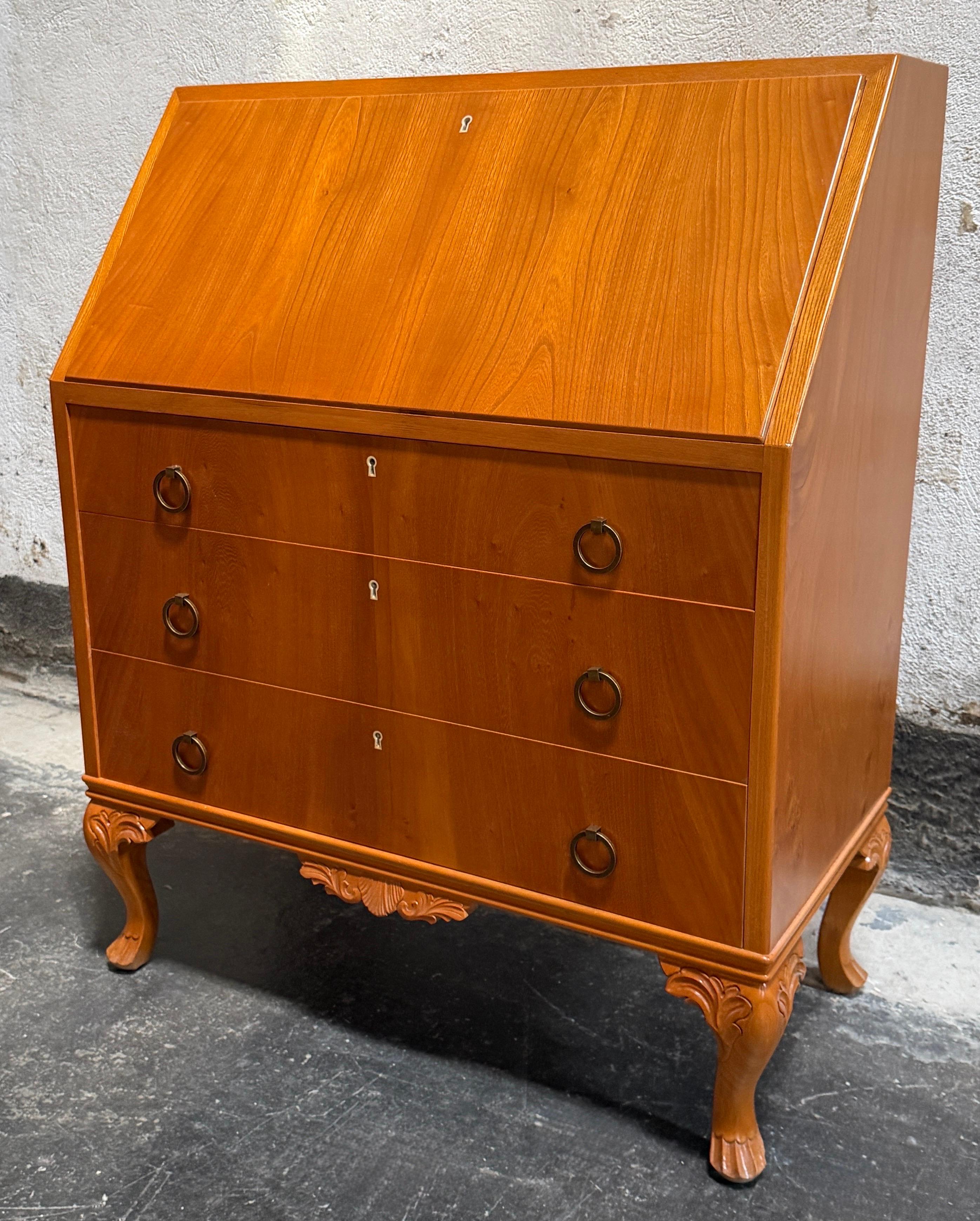 Scrivania svedese d'epoca con secretaire a goccia, 1950 ca. in vendita 5