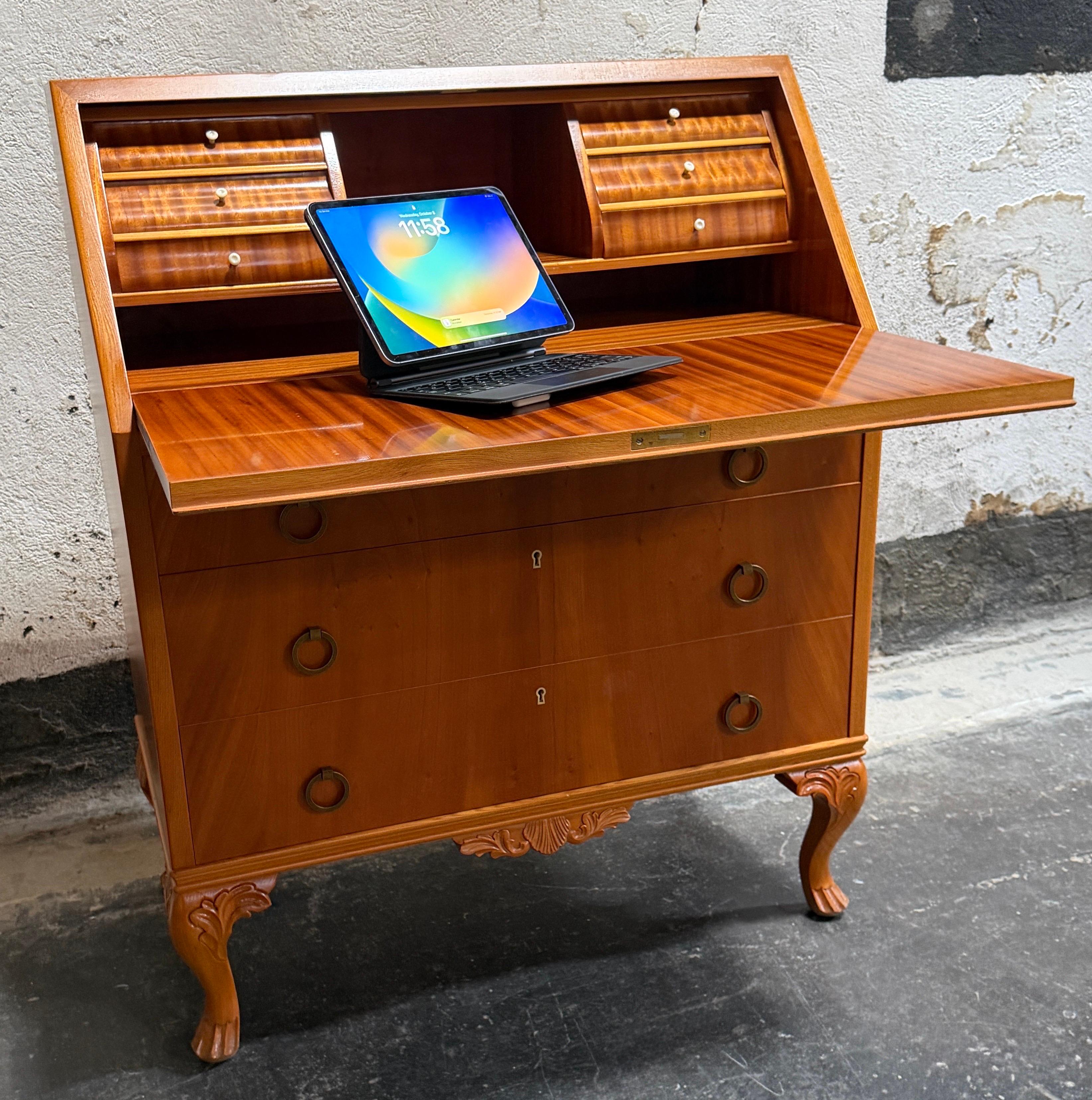 Scrivania svedese d'epoca con secretaire a goccia, 1950 ca. in vendita 6