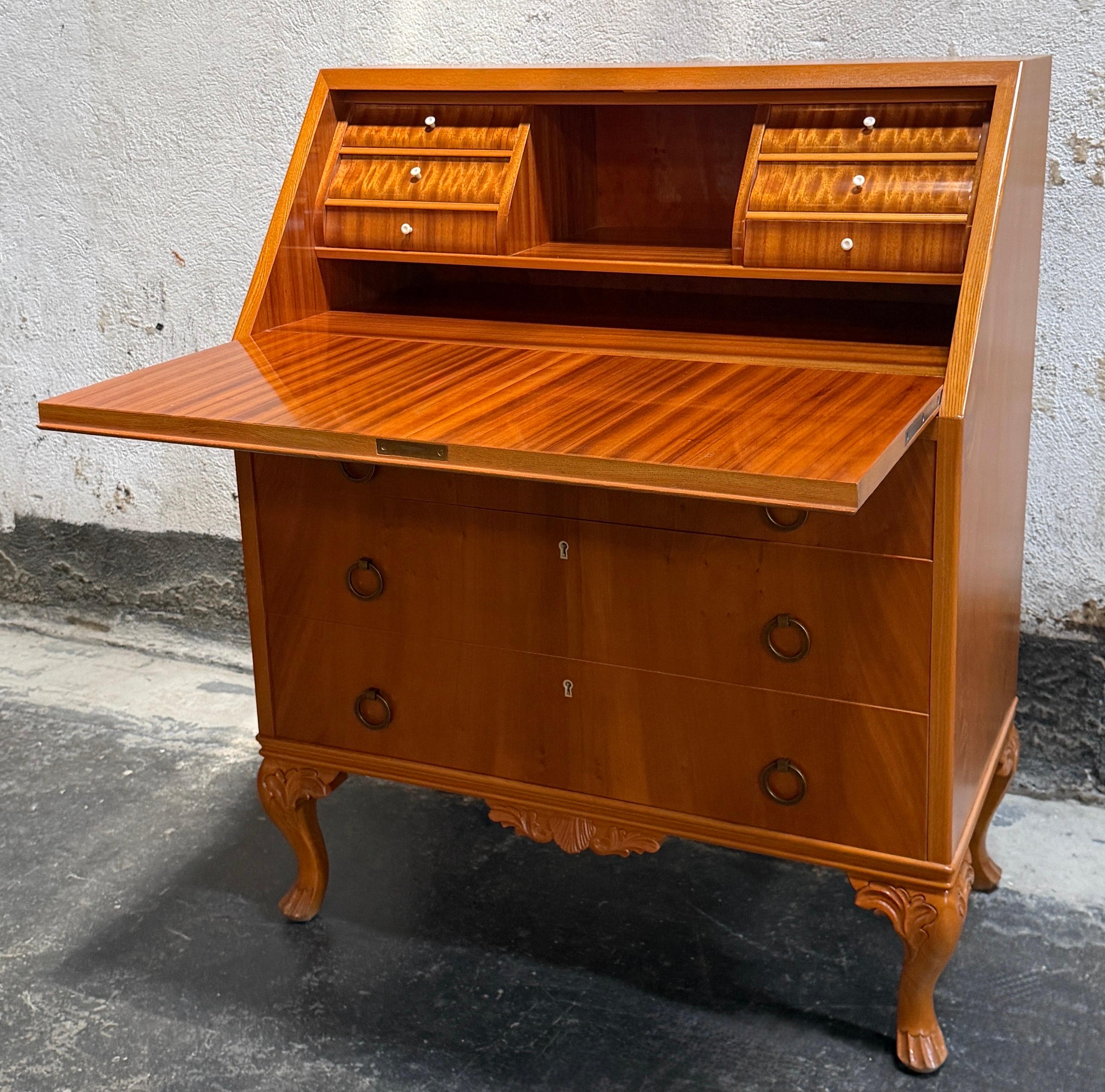 Scrivania svedese d'epoca con secretaire a goccia, 1950 ca. in vendita 8