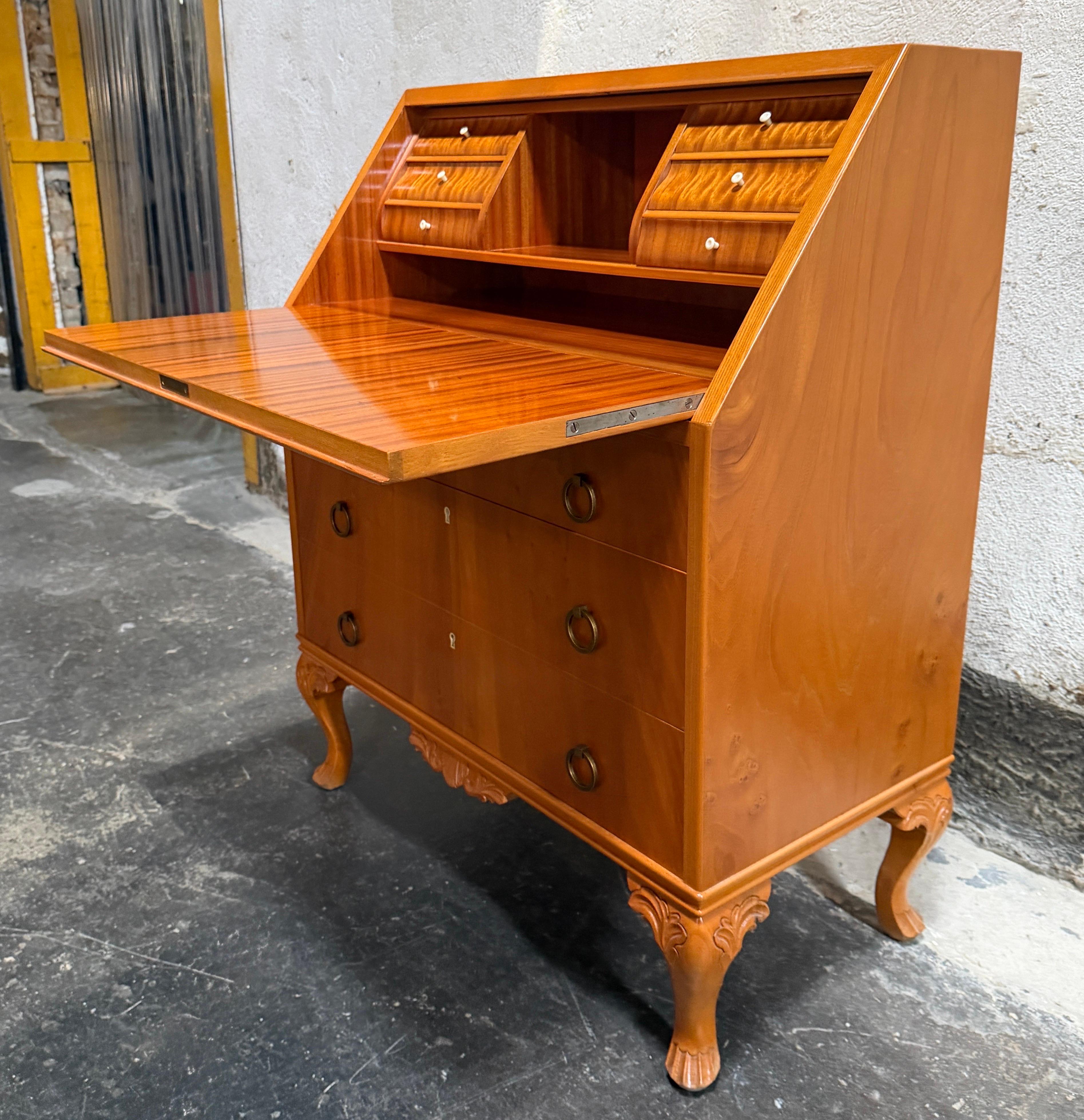 Svedese Scrivania svedese d'epoca con secretaire a goccia, 1950 ca. in vendita
