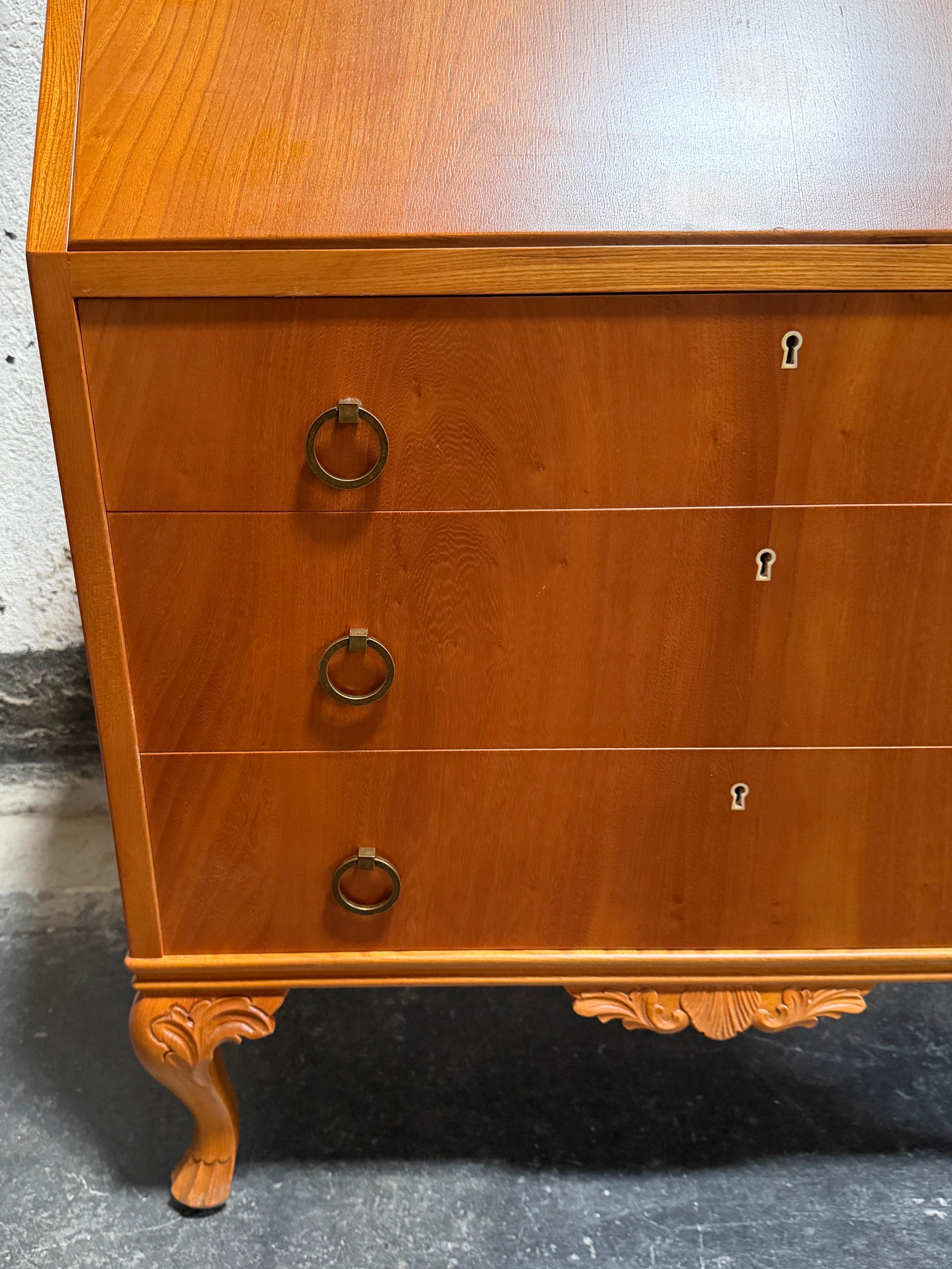 Scrivania svedese d'epoca con secretaire a goccia, 1950 ca. in vendita 2
