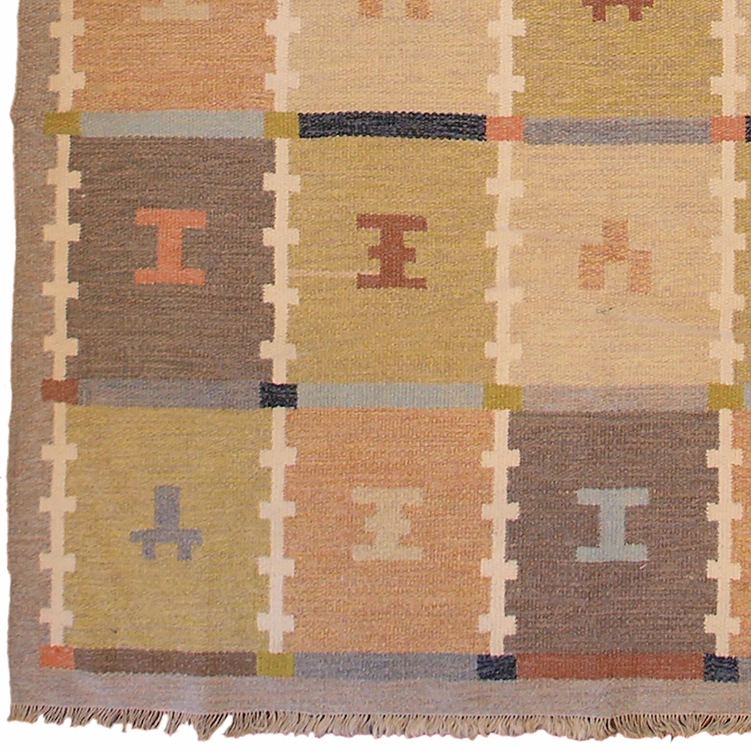 Vintage Swedish flat-weave carpet
Handwoven with wool using flat-weave technique.
Featuring earth toned geometric motifs in the design.

 