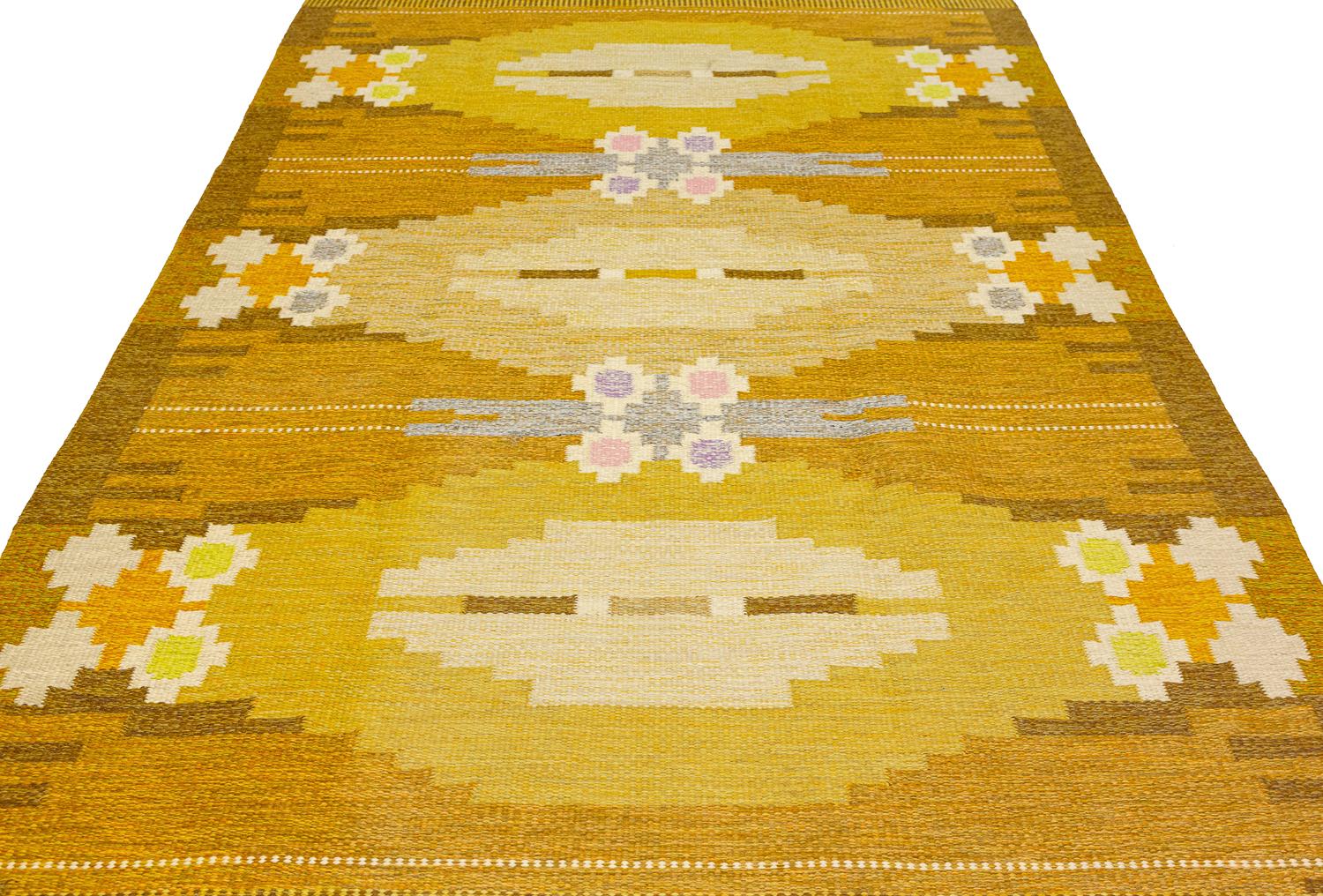 This is a semi-antique Swedish kilim woven circa 1950 and it measures 235 X 162 cm. The design of this kilim is attributed to Ingegerd Silow, one of the most influential designers in the golden period of Scandinavian design. This fabulous kilim is a
