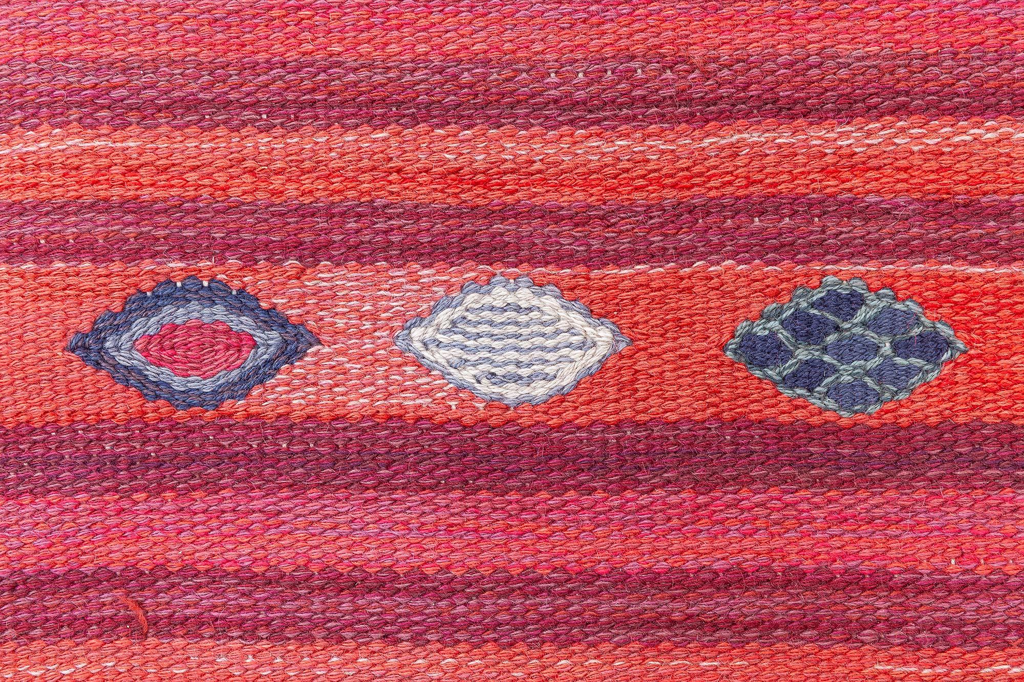 Schwedischer Flachgewebeteppich von Barbro Nilsson, signiert MM bei Doris Leslie Blau im Zustand „Gut“ im Angebot in New York, NY