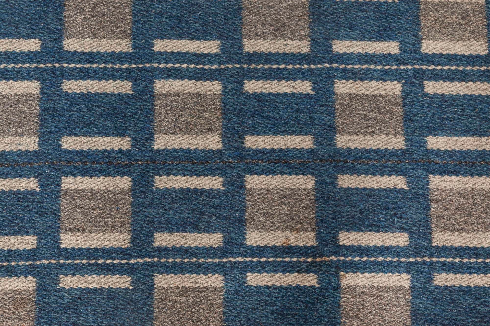 Vintage Swedish flat-weave rug
Size: 5'0