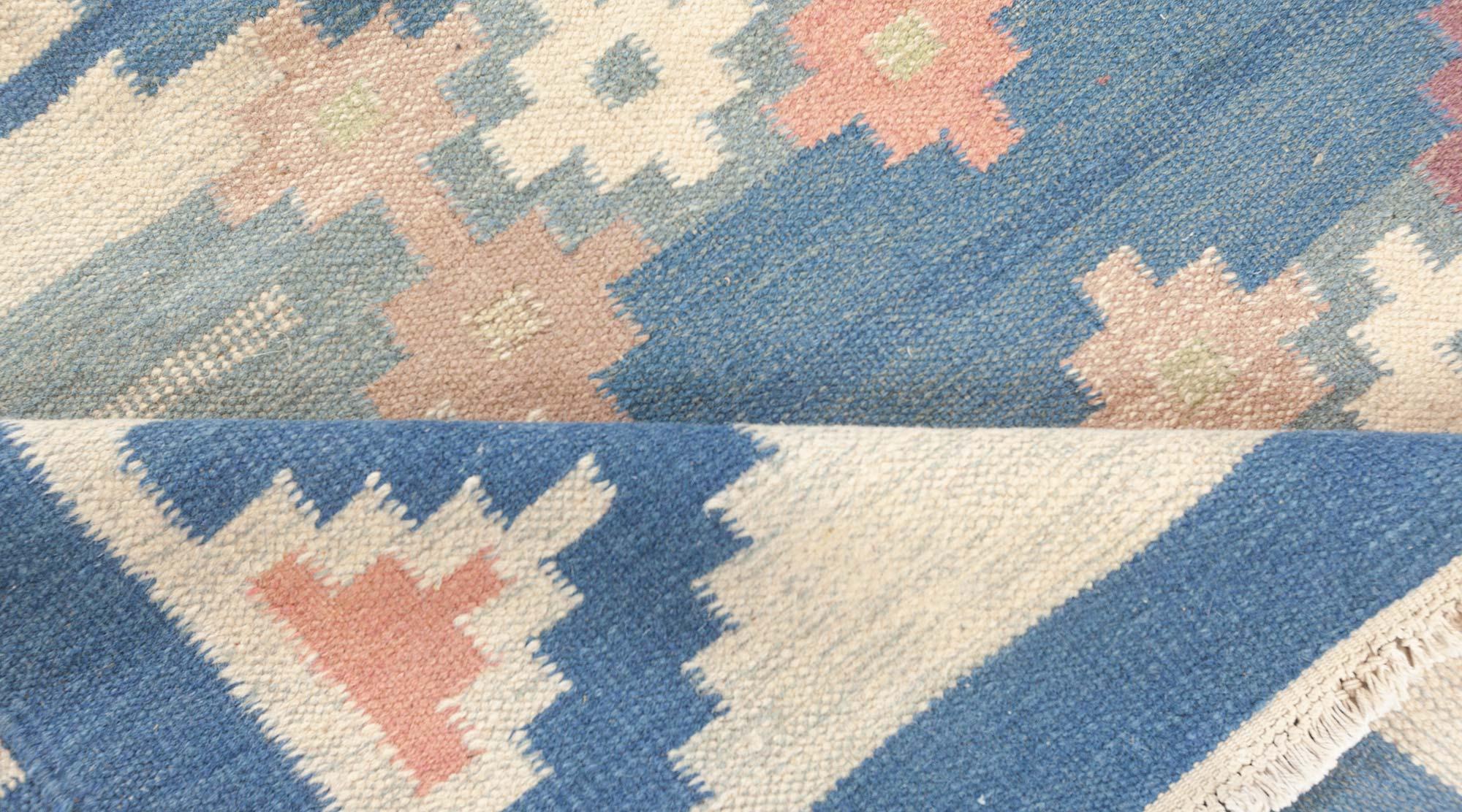 Vintage Swedish flat weave rug
Size: 6'7