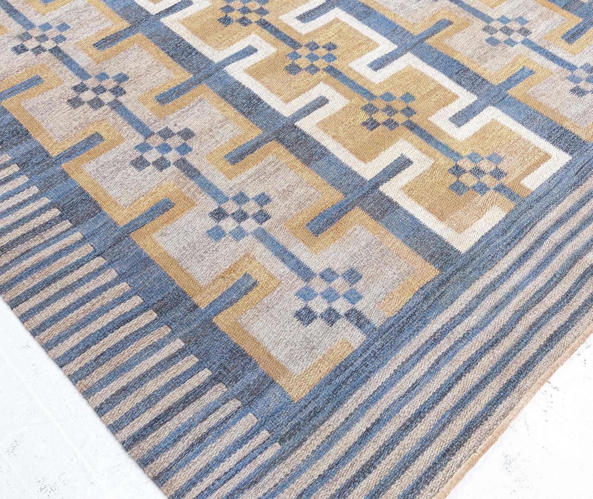 Vintage Swedish Flat Weave Rug In Good Condition For Sale In New York, NY