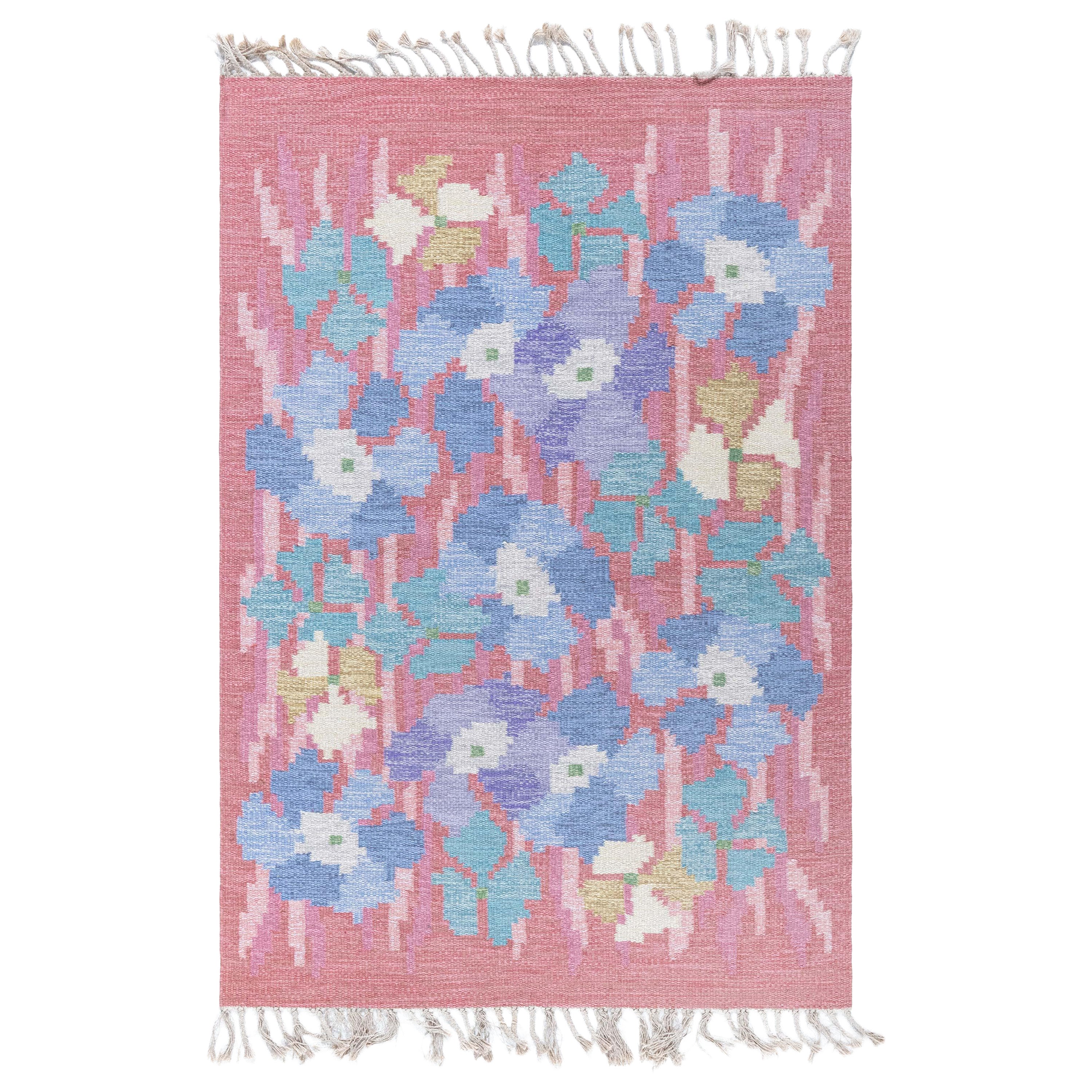 Schwedischer Vintage-Flachgewebeteppich mit Blumendesign Doris Leslie Blau