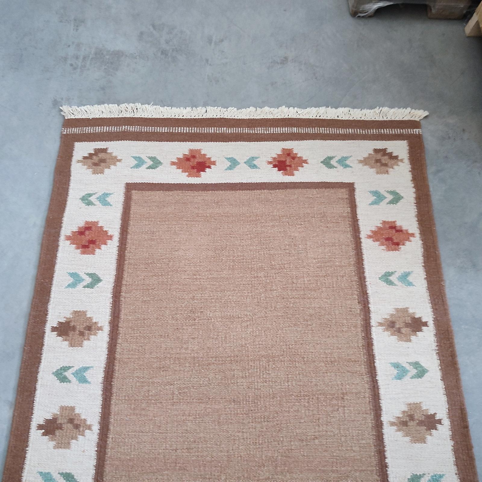 Hand-Woven Vintage Swedish Flat-Weave Rug Röllakan Geometric Design in Shades of Brown For Sale