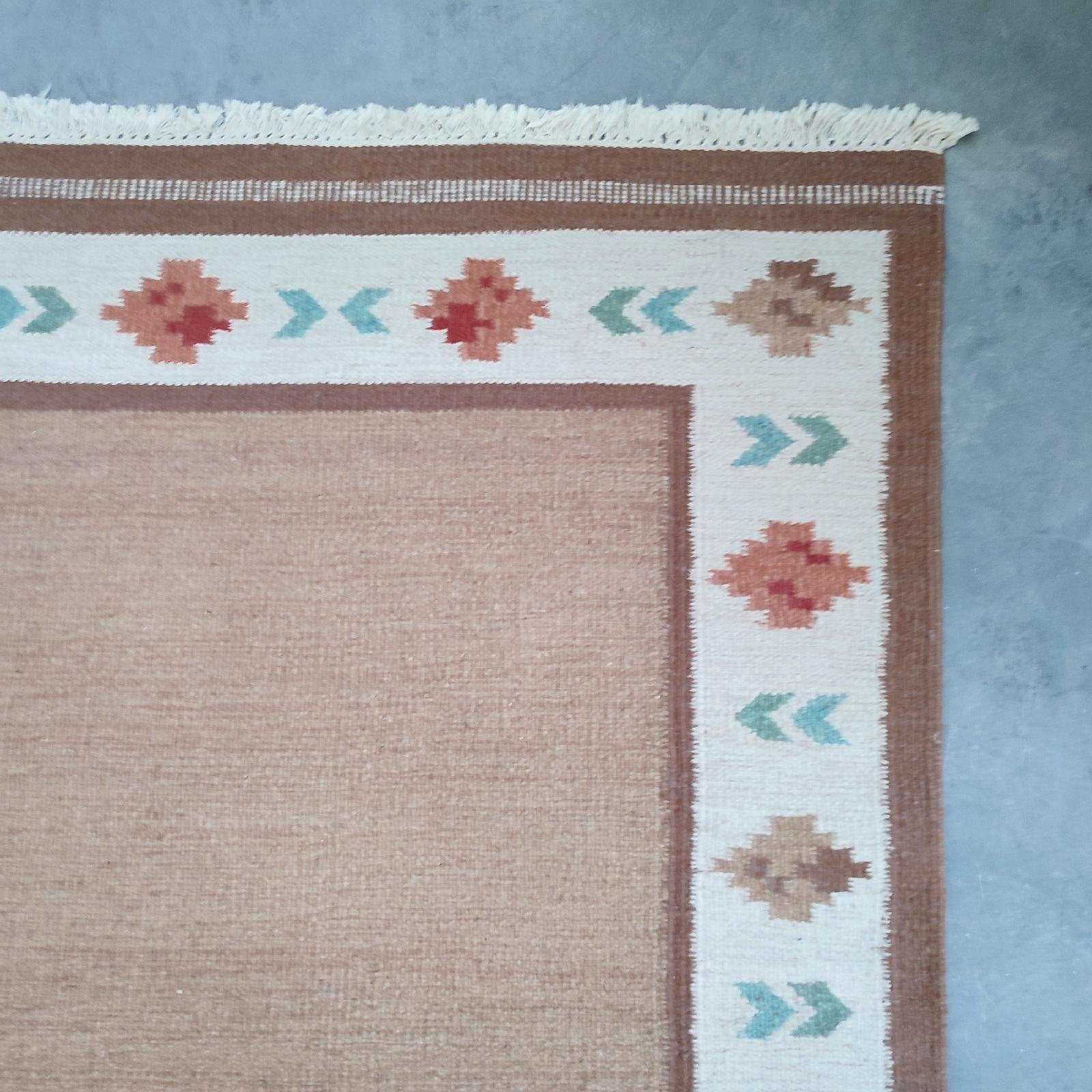 Wool Vintage Swedish Flat-Weave Rug Röllakan Geometric Design in Shades of Brown For Sale