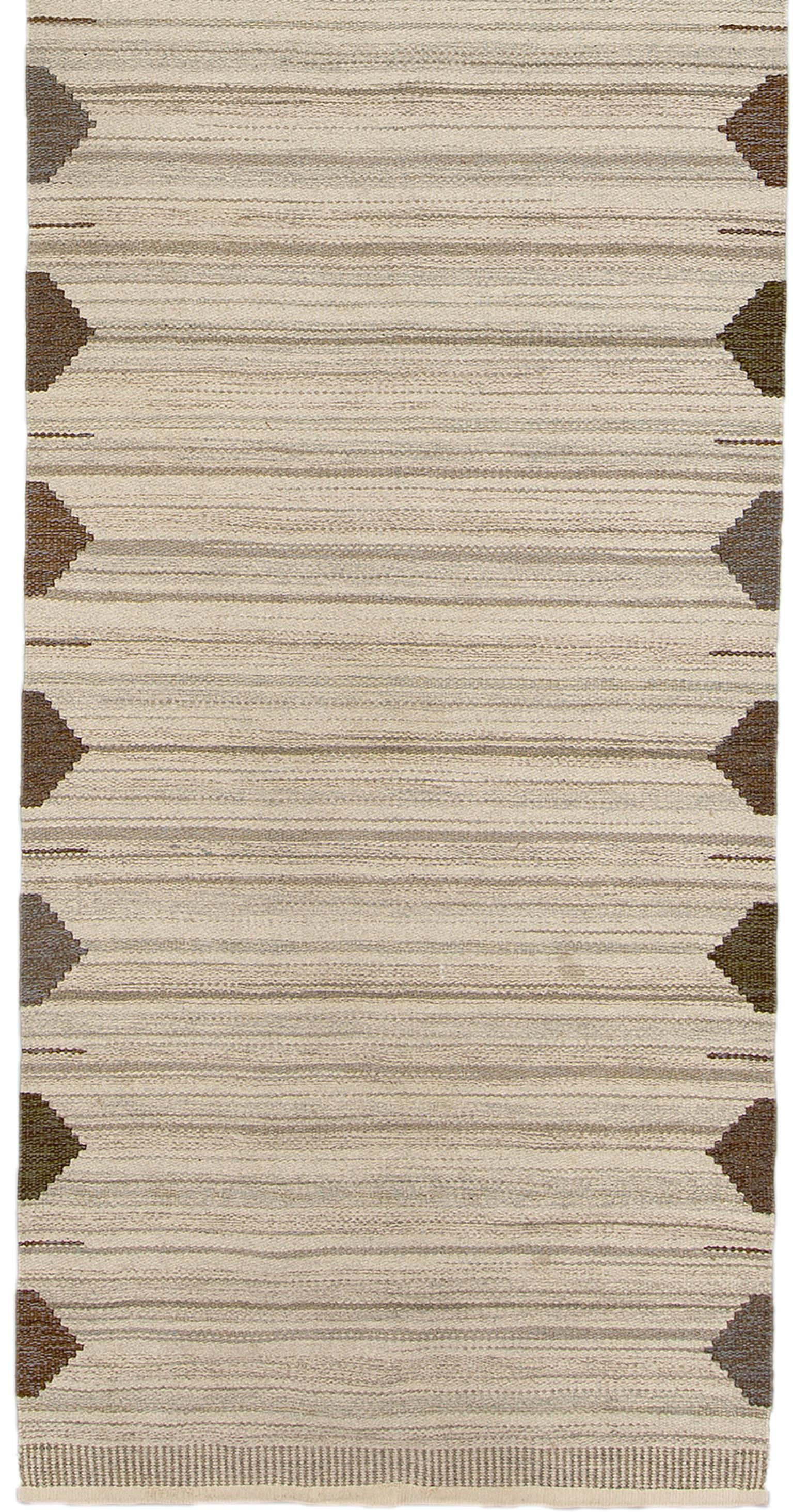 Vintage Swedish flat-weave rug
Vintage Scandinavian stripe pattern in ivory with a variety of grey and brown nuances. Sides have a border with a flat pattern in different brown nuances.
Sweden, circa 1920
100% wool
Handwoven.