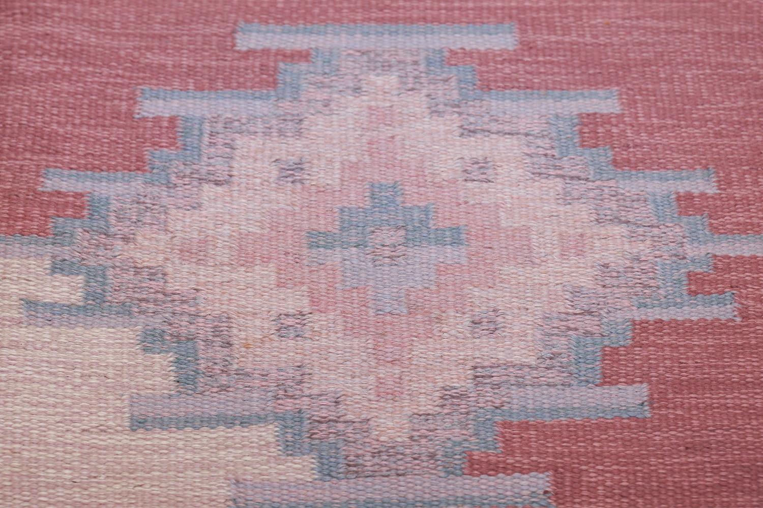 Wool Vintage Swedish Flat-Woven Kilim. Size: 4 ft 5 in x 6 ft 8 in (1.35 m x 2.03 m)