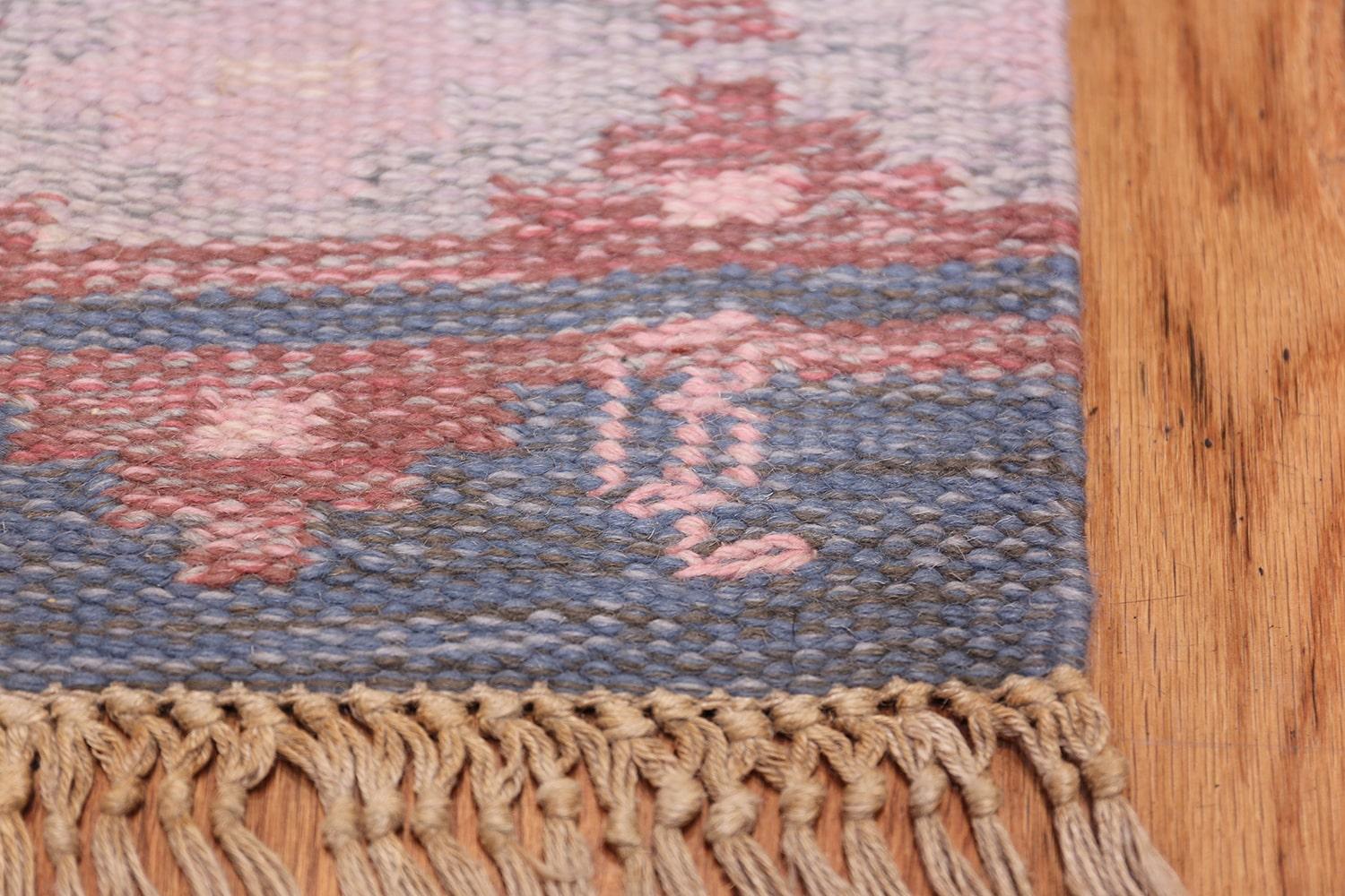 Vintage Swedish Flat-Woven Kilim. Size: 4 ft 5 in x 6 ft 8 in (1.35 m x 2.03 m) 2