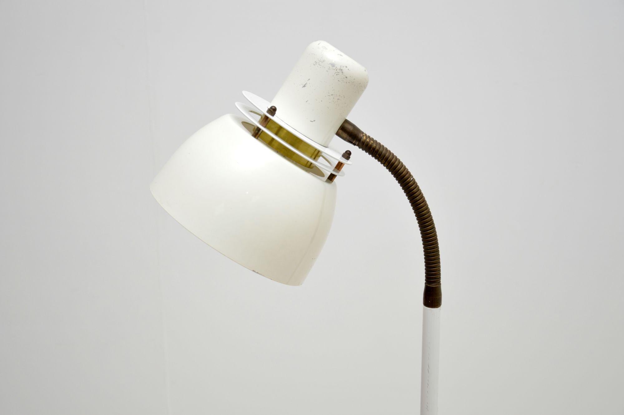 A stylish and extremely well made vintage swedish floor lamp by Belid. This was made in Sweden, it dates from around the 1970-80’s.

The quality is superb, this is beautifully designed and is a useful size. The lamp is finished in white, with a