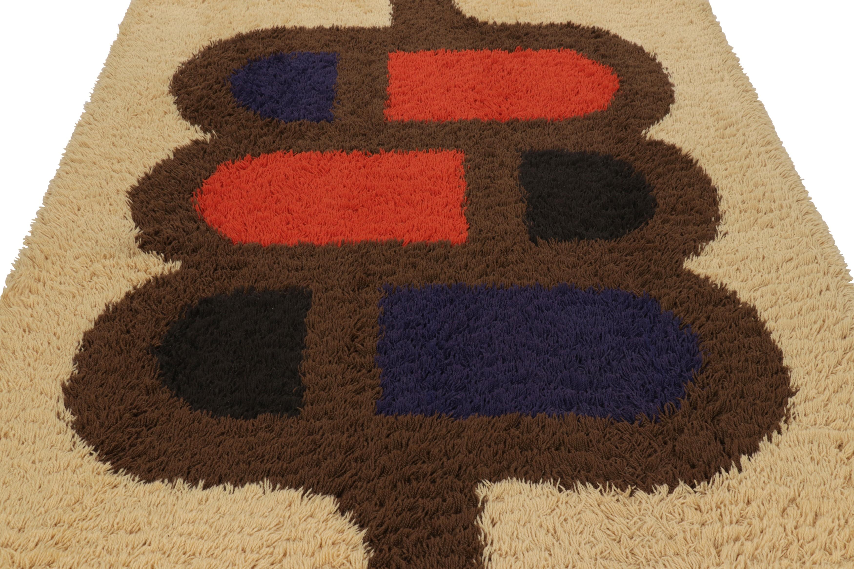 Made with hand-knotted rya circa 1960-1970, this 5x9 vintage Swedish rug is a bold new addition to Rug & Kilim’s curation of rare and collectible mid-century rugs of this provenance.

On the Design: 

This design draws inspiration from primitive