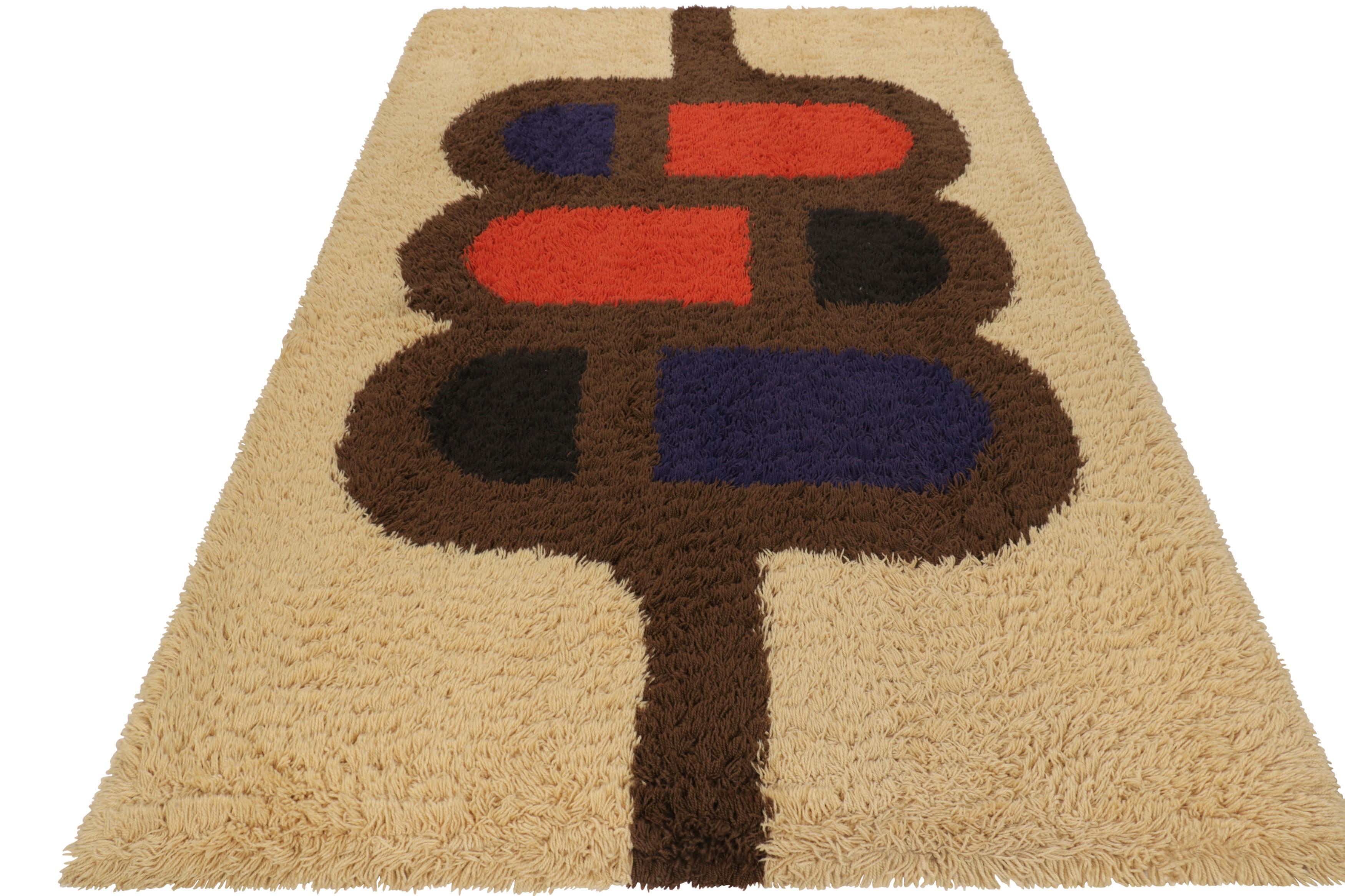 Vintage Swedish Geometric Rya Rug in Beige Brown and Blue Pattern - Rug & Kilim In Excellent Condition For Sale In Long Island City, NY