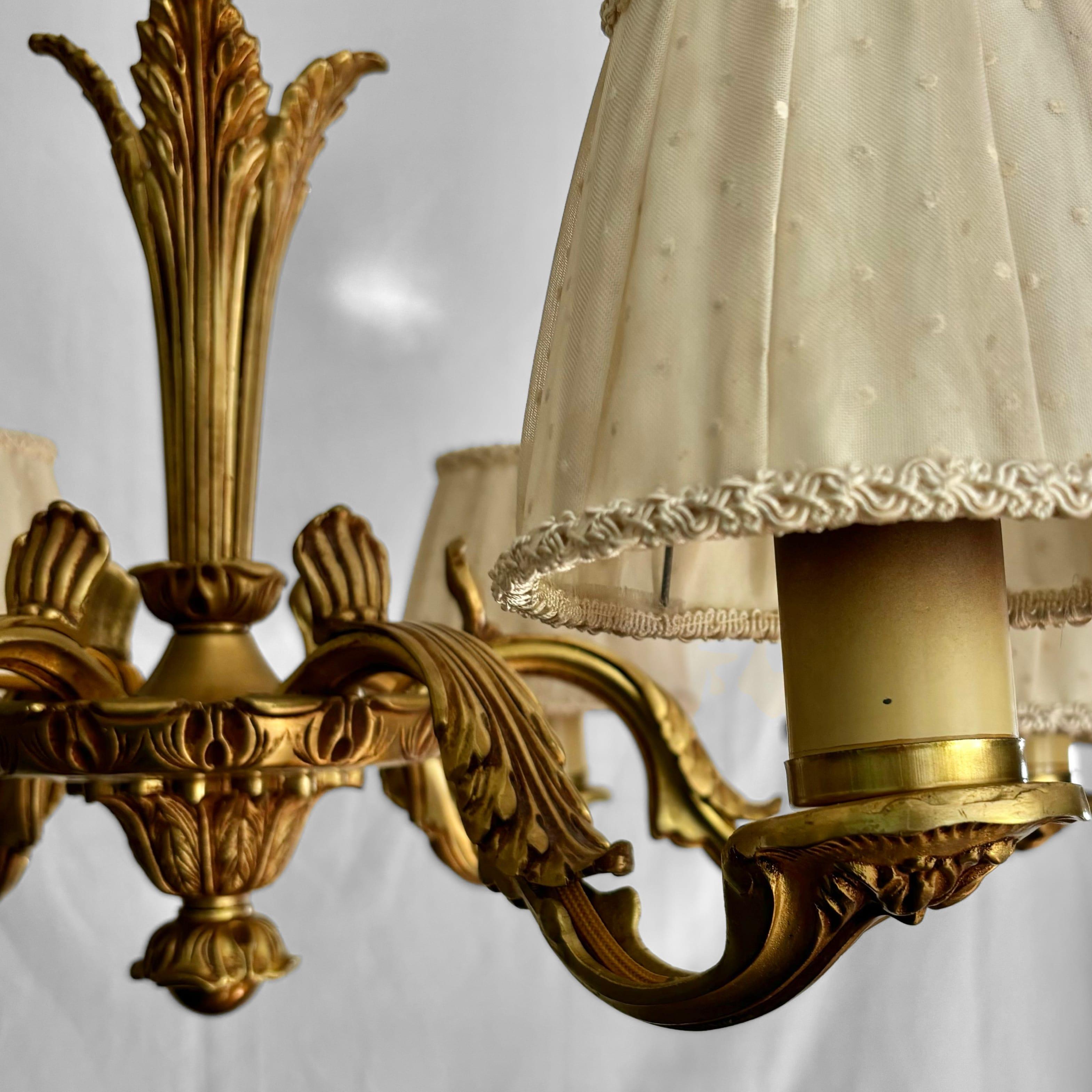 Lampadario d'epoca Grace in ottone massiccio a sei bracci, 1930 Design/One scandinavo in vendita 2