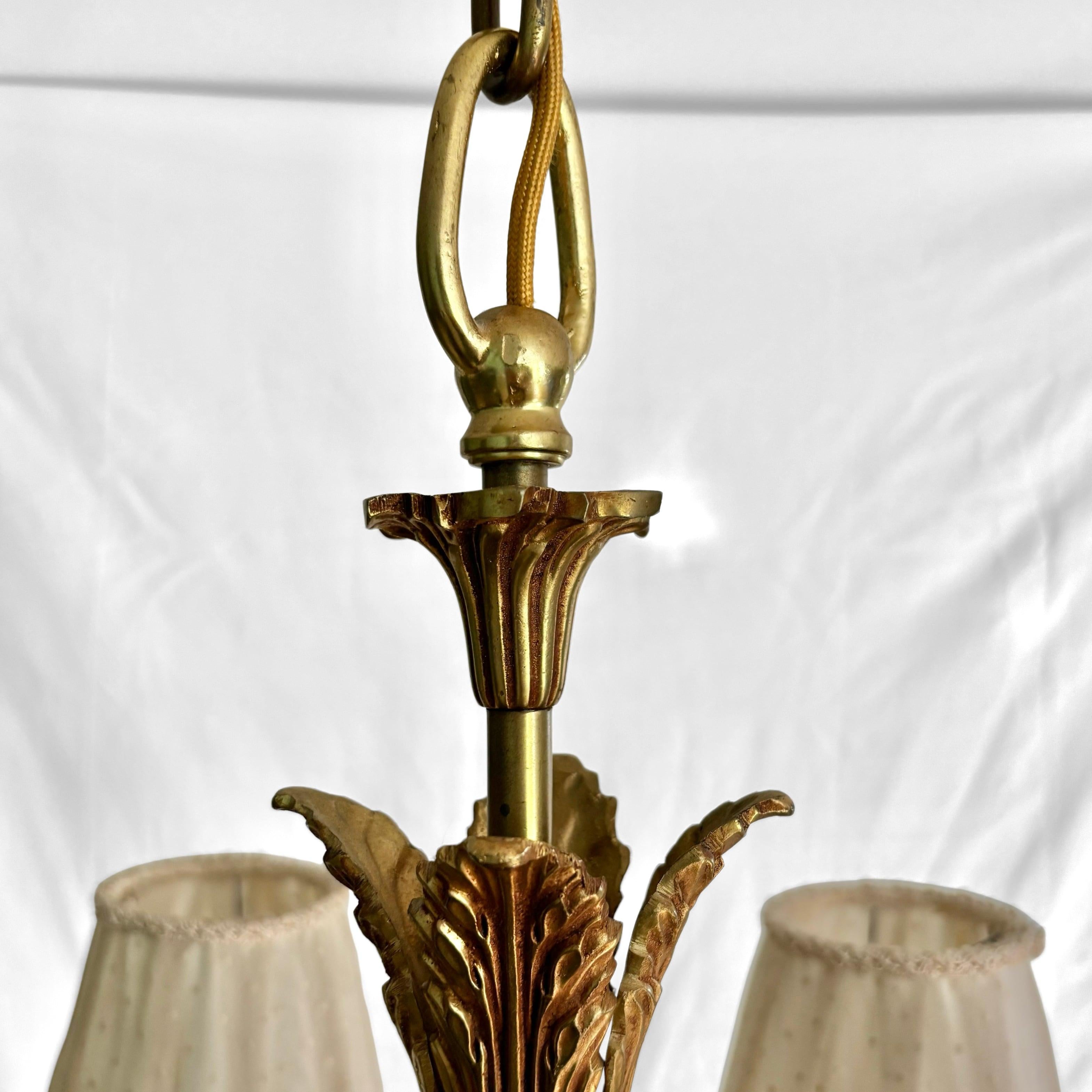Lampadario d'epoca Grace in ottone massiccio a sei bracci, 1930 Design/One scandinavo in vendita 4