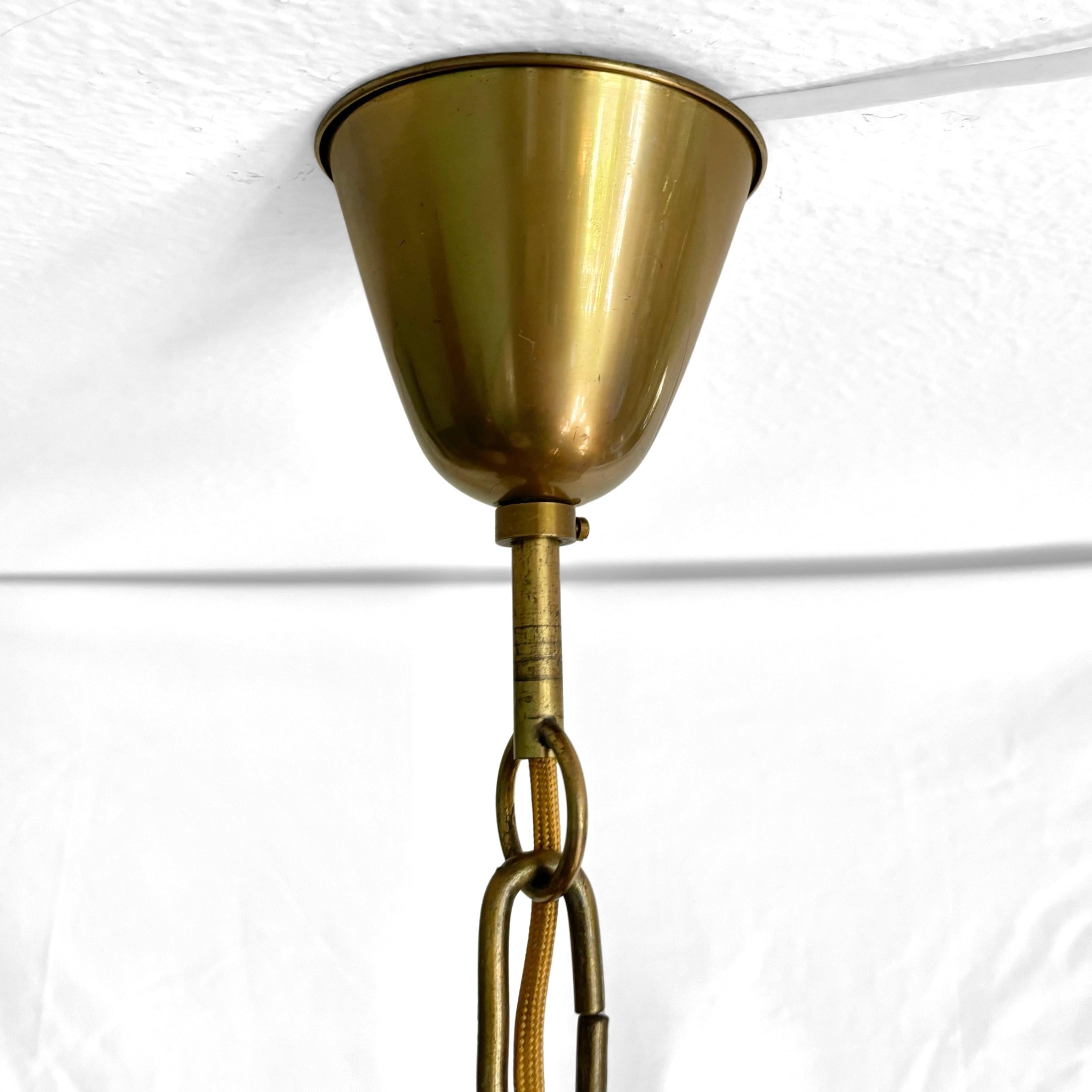 Lampadario d'epoca Grace in ottone massiccio a sei bracci, 1930 Design/One scandinavo in vendita 5