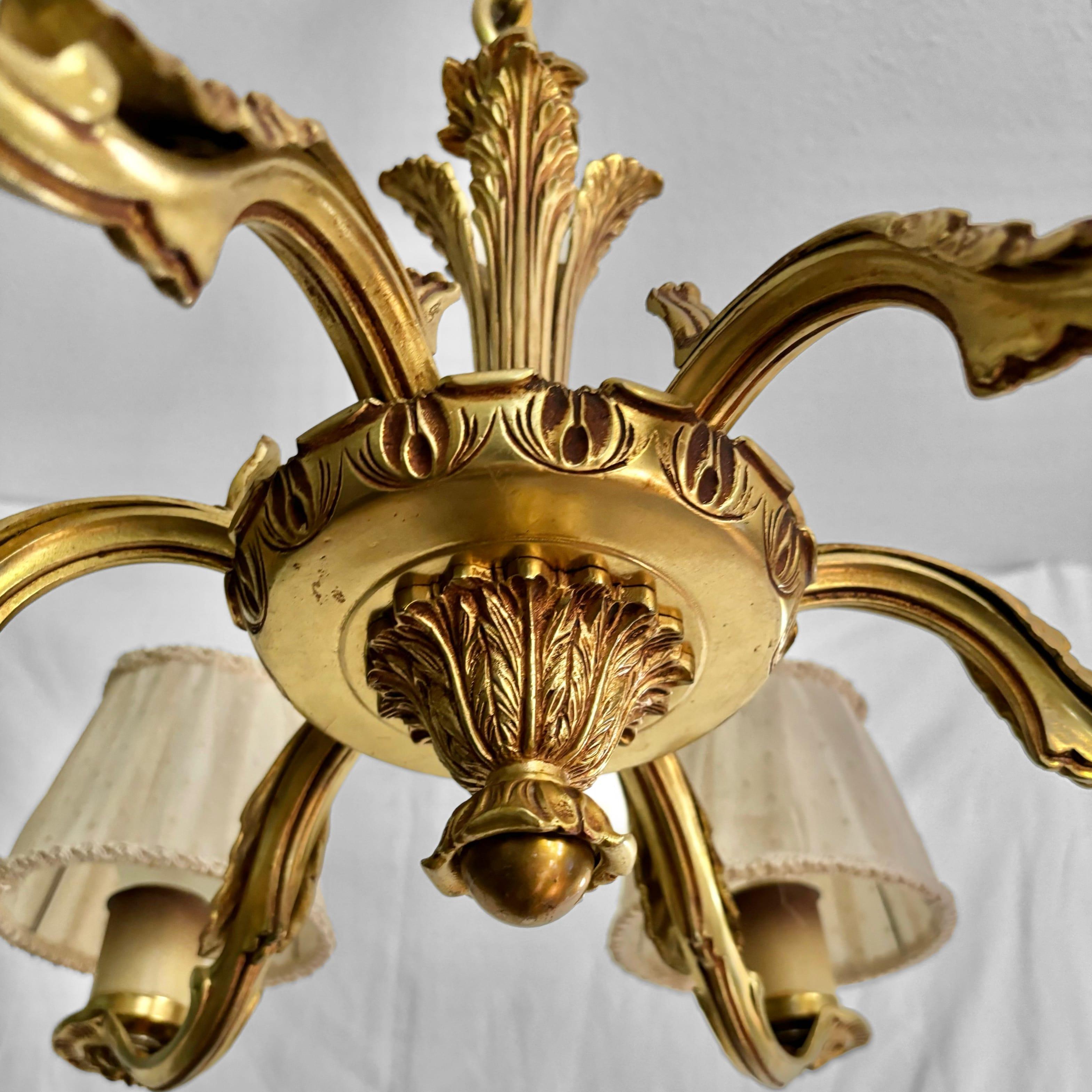 Lampadario d'epoca Grace in ottone massiccio a sei bracci, 1930 Design/One scandinavo in vendita 1
