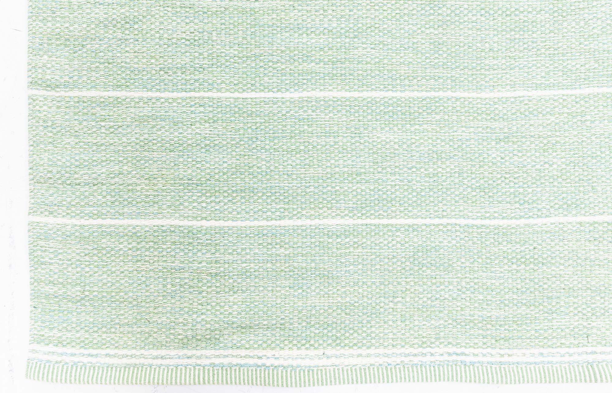 Schwedischer flacher gewebter Vintage-Teppich Doris Leslie Blau in Grün (Skandinavisch) im Angebot