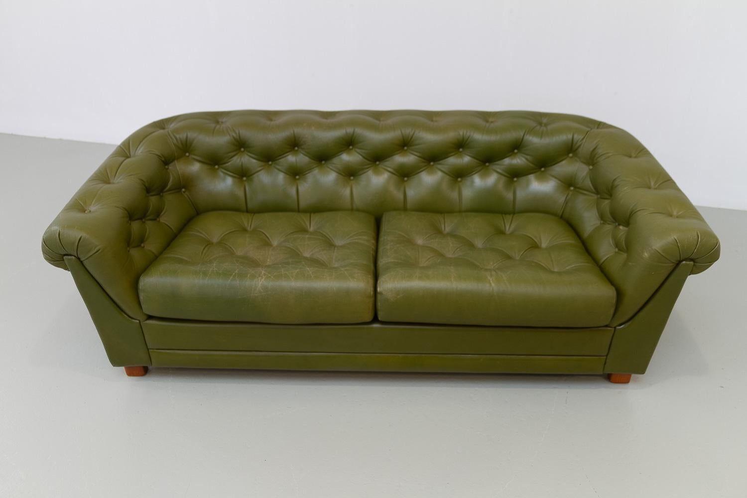 Fin du 20e siècle Sofa Chesterfield suédois vintage en cuir vert, années 1970 en vente