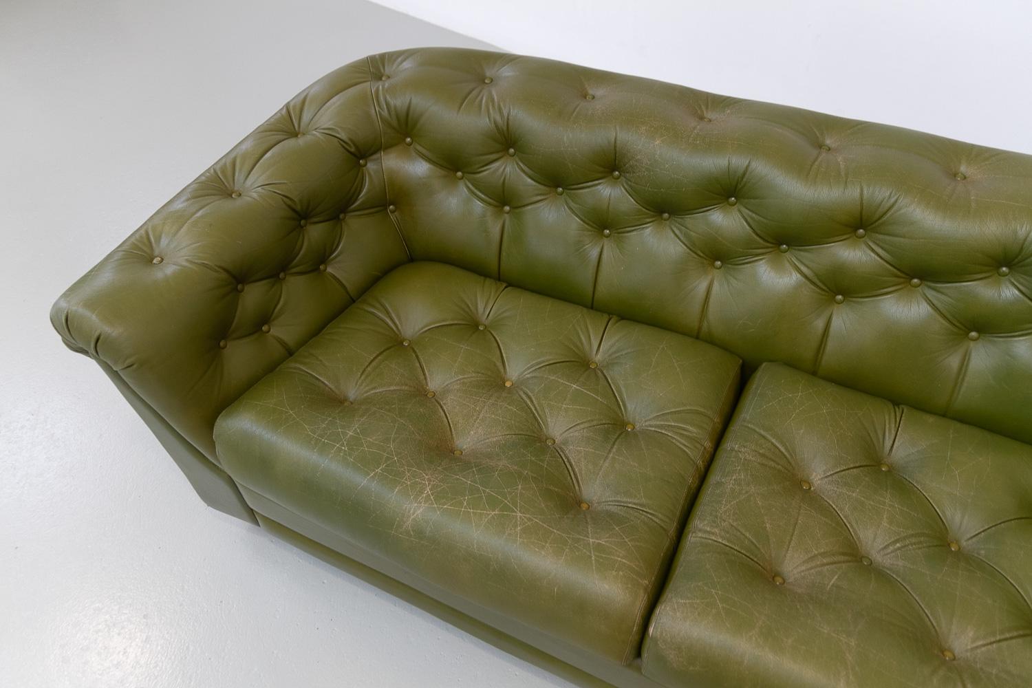 Cuir Sofa Chesterfield suédois vintage en cuir vert, années 1970 en vente